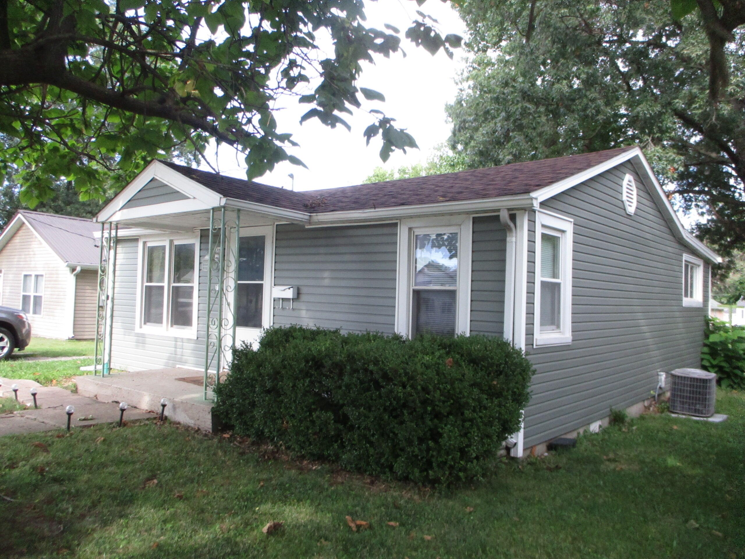 716 S Muldrow St Property Photo 2
