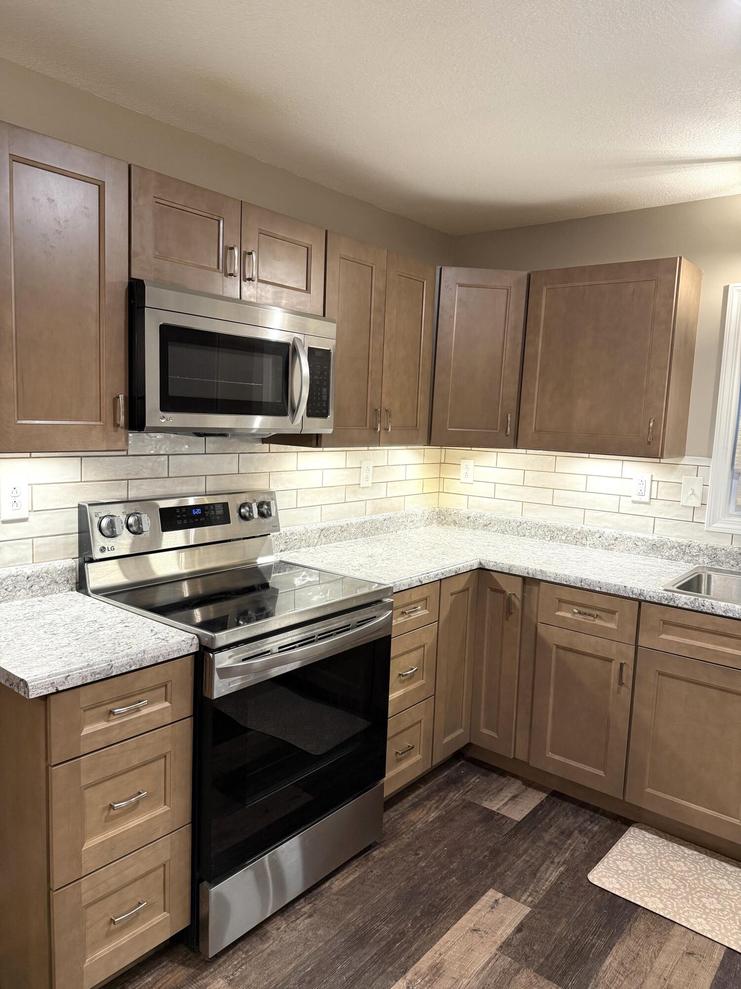 516 Roe St Property Photo 4