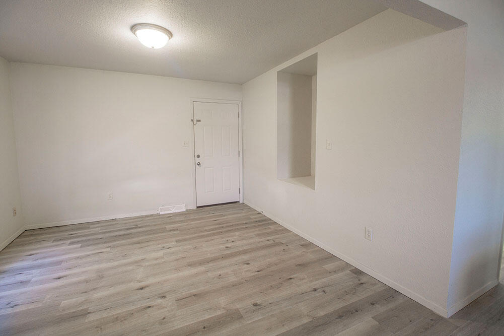 1005 W Ash St Property Photo 2