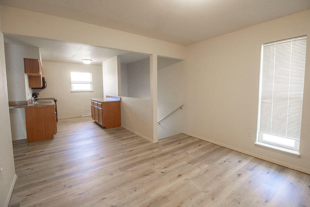 1005 W Ash St Property Photo 4