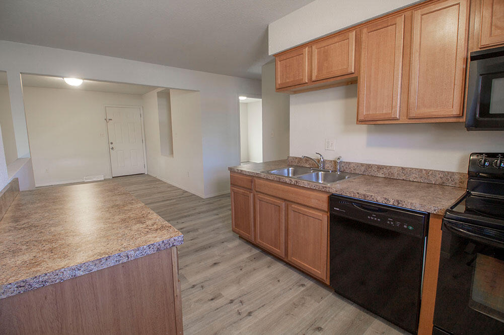 1005 W Ash St Property Photo 6