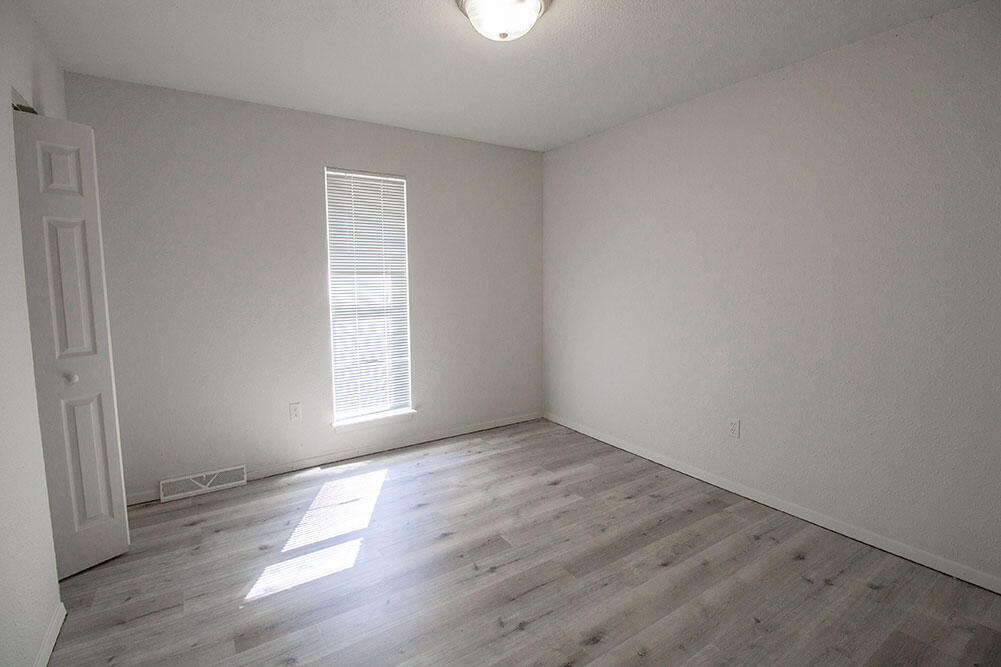 1005 W Ash St Property Photo 7