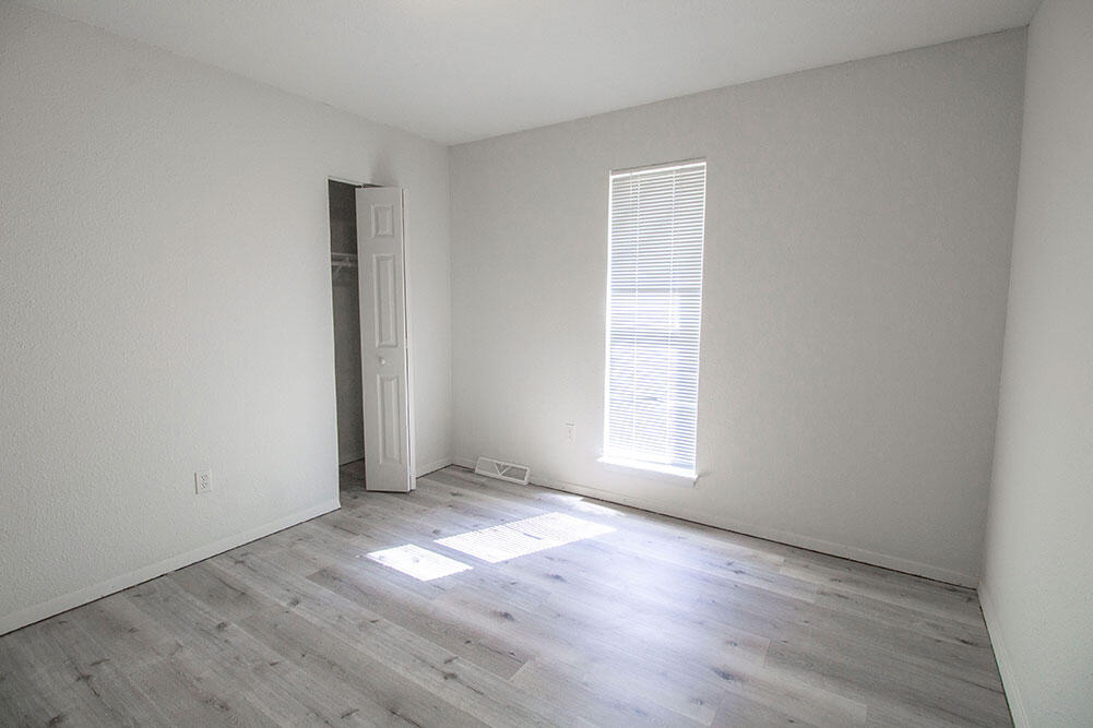 1005 W Ash St Property Photo 8