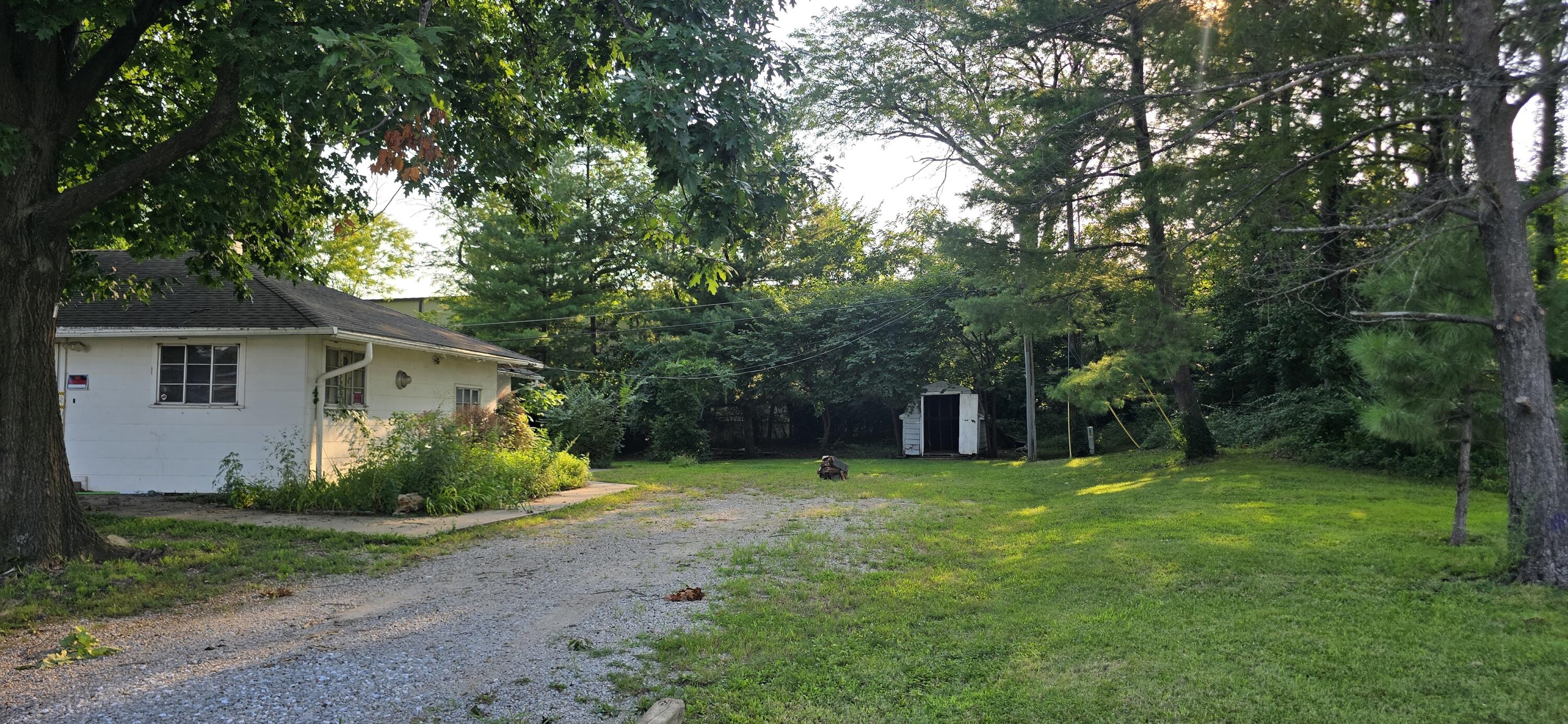 1113 Eastland Cir Property Photo 2