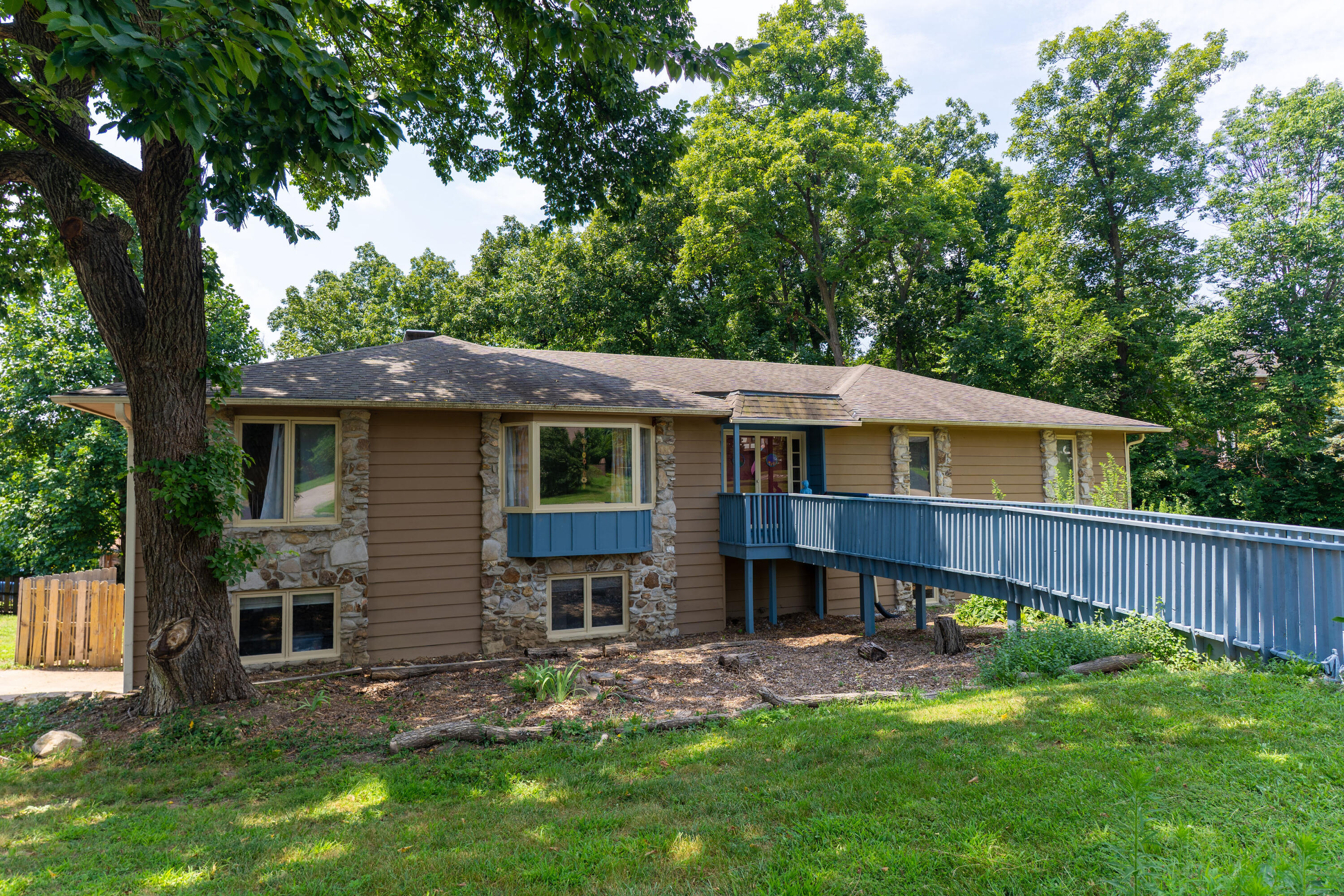 2804 Overhill Rd Property Photo 2