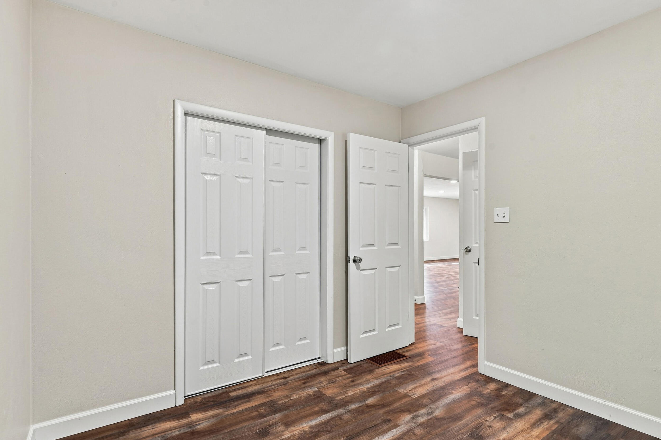 811 E Dunklin St Property Photo 18