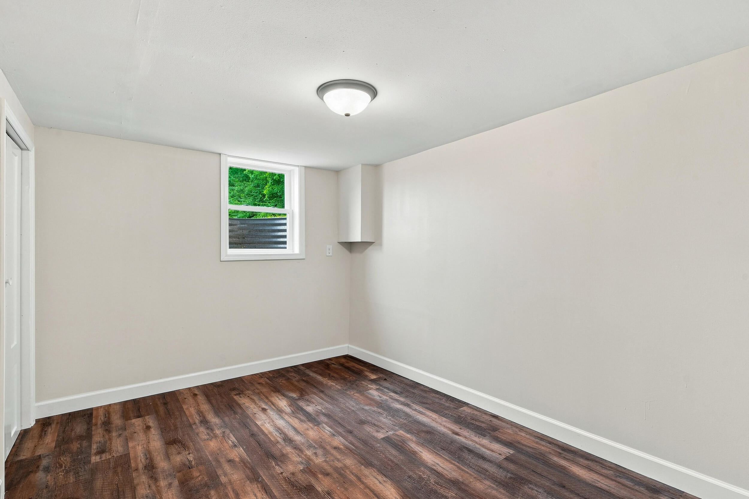 811 E Dunklin St Property Photo 24