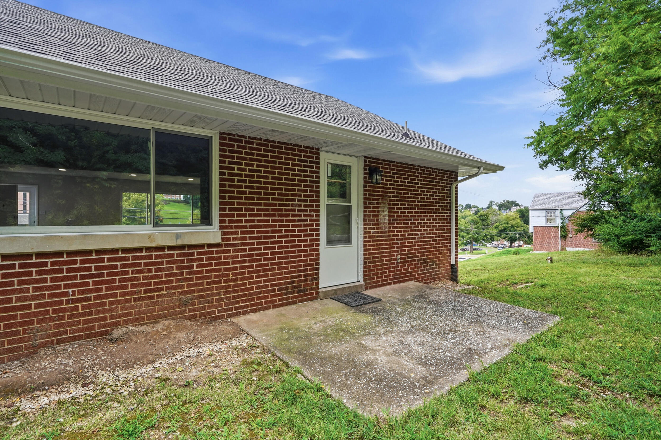 811 E Dunklin St Property Photo 28