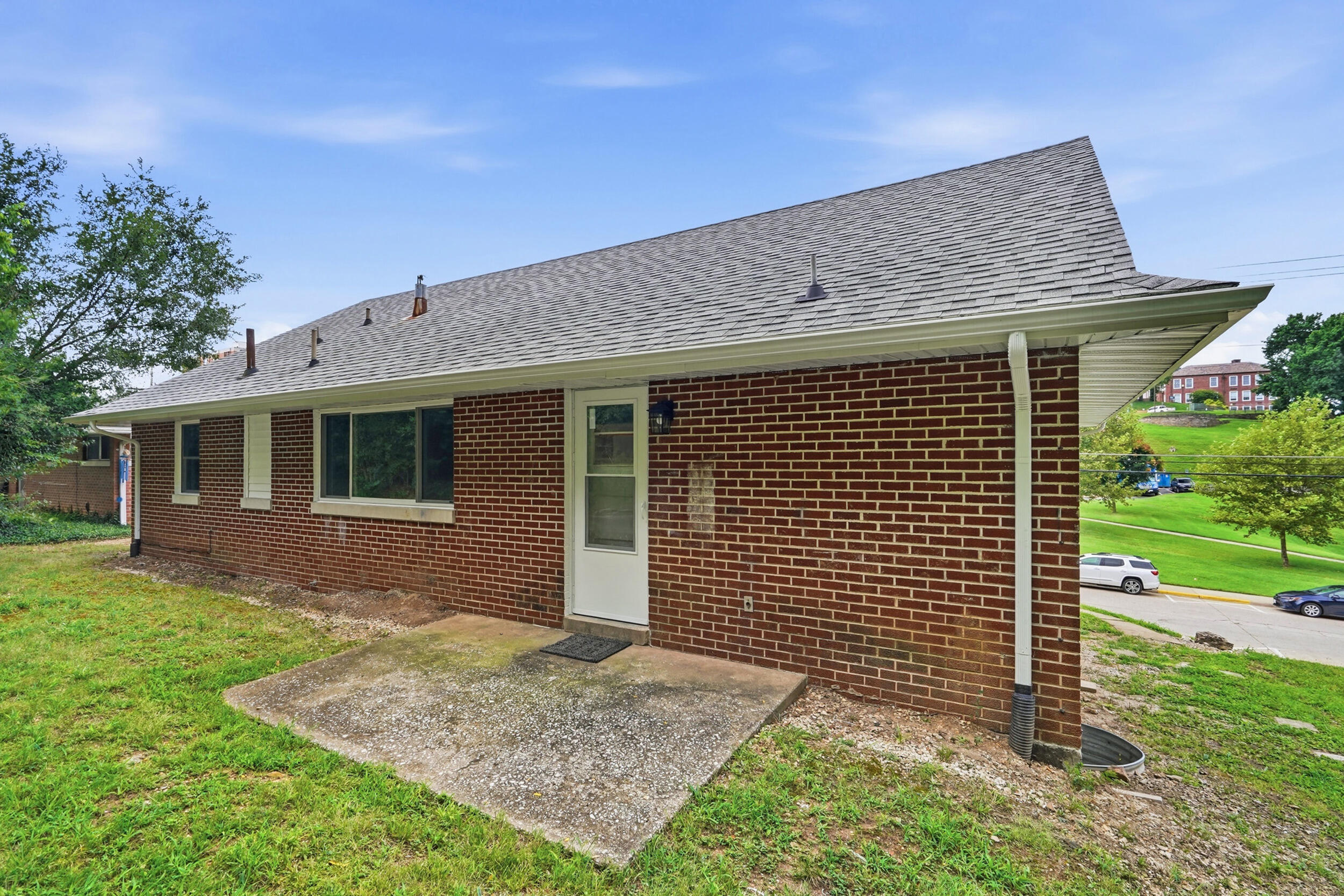 811 E Dunklin St Property Photo 30