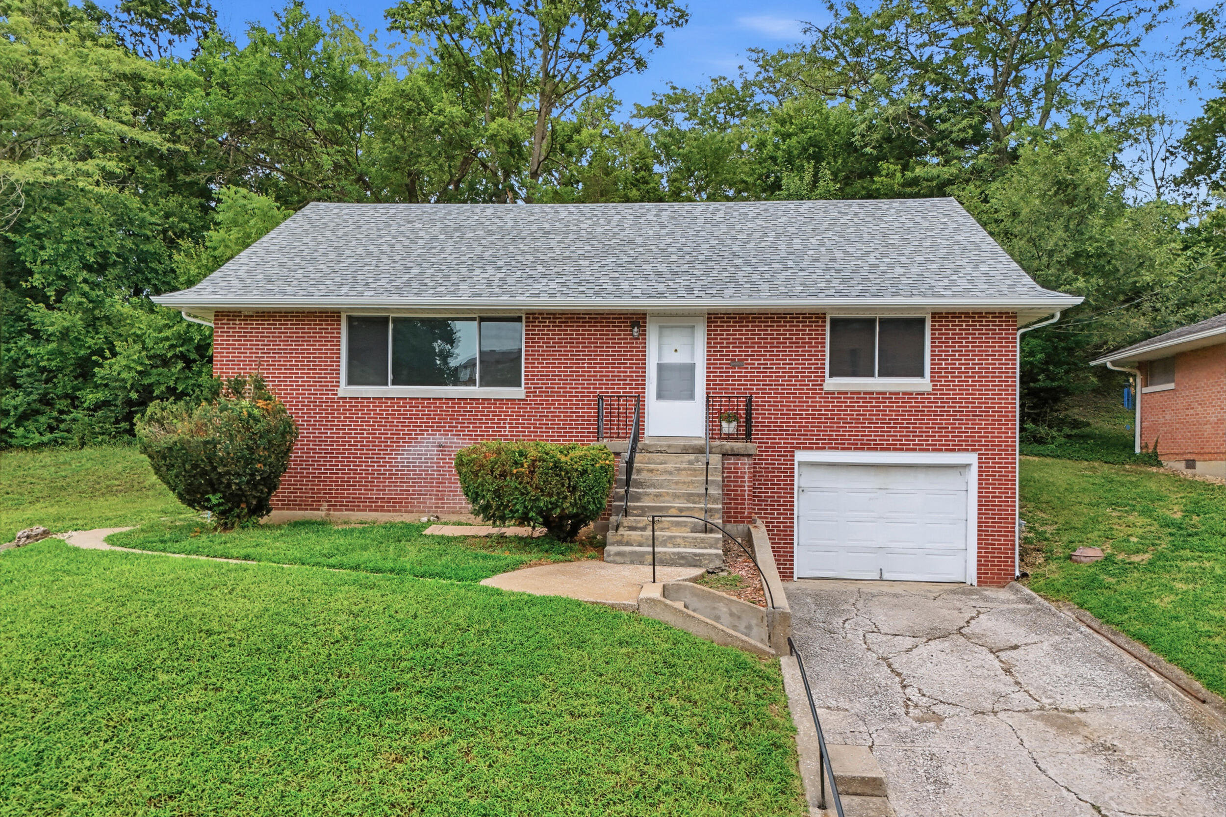 811 E Dunklin St Property Photo 31