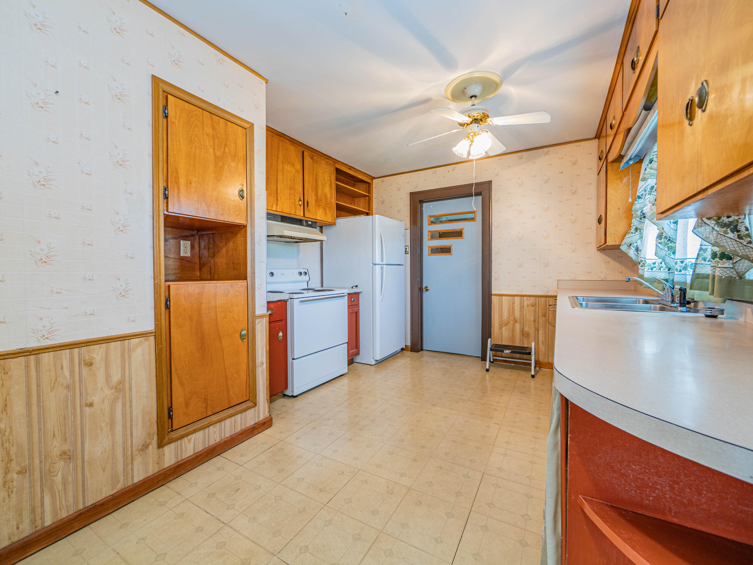 808 W Coates St Property Photo 6