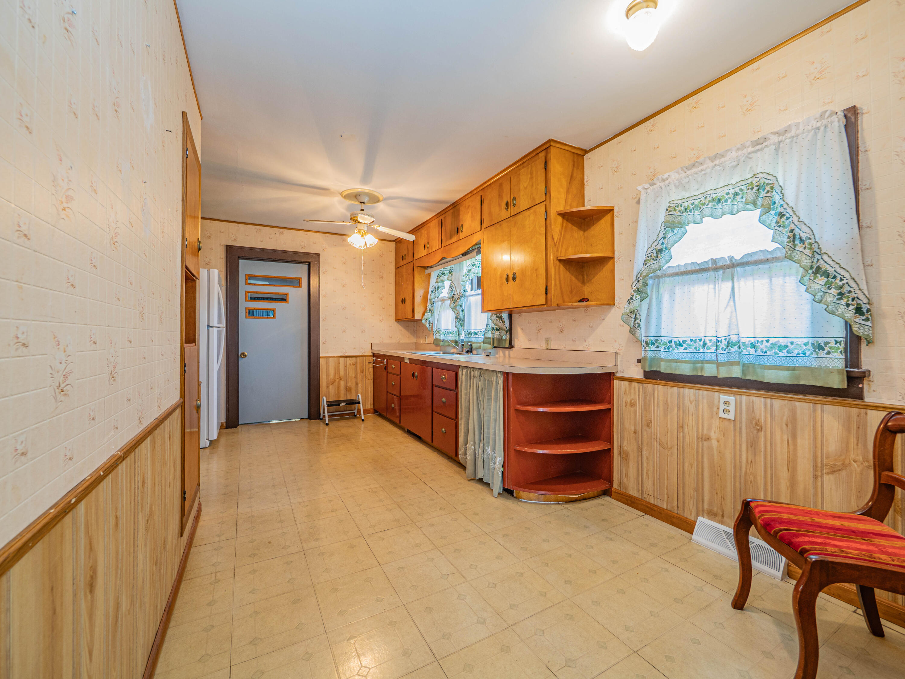 808 W Coates St Property Photo 8