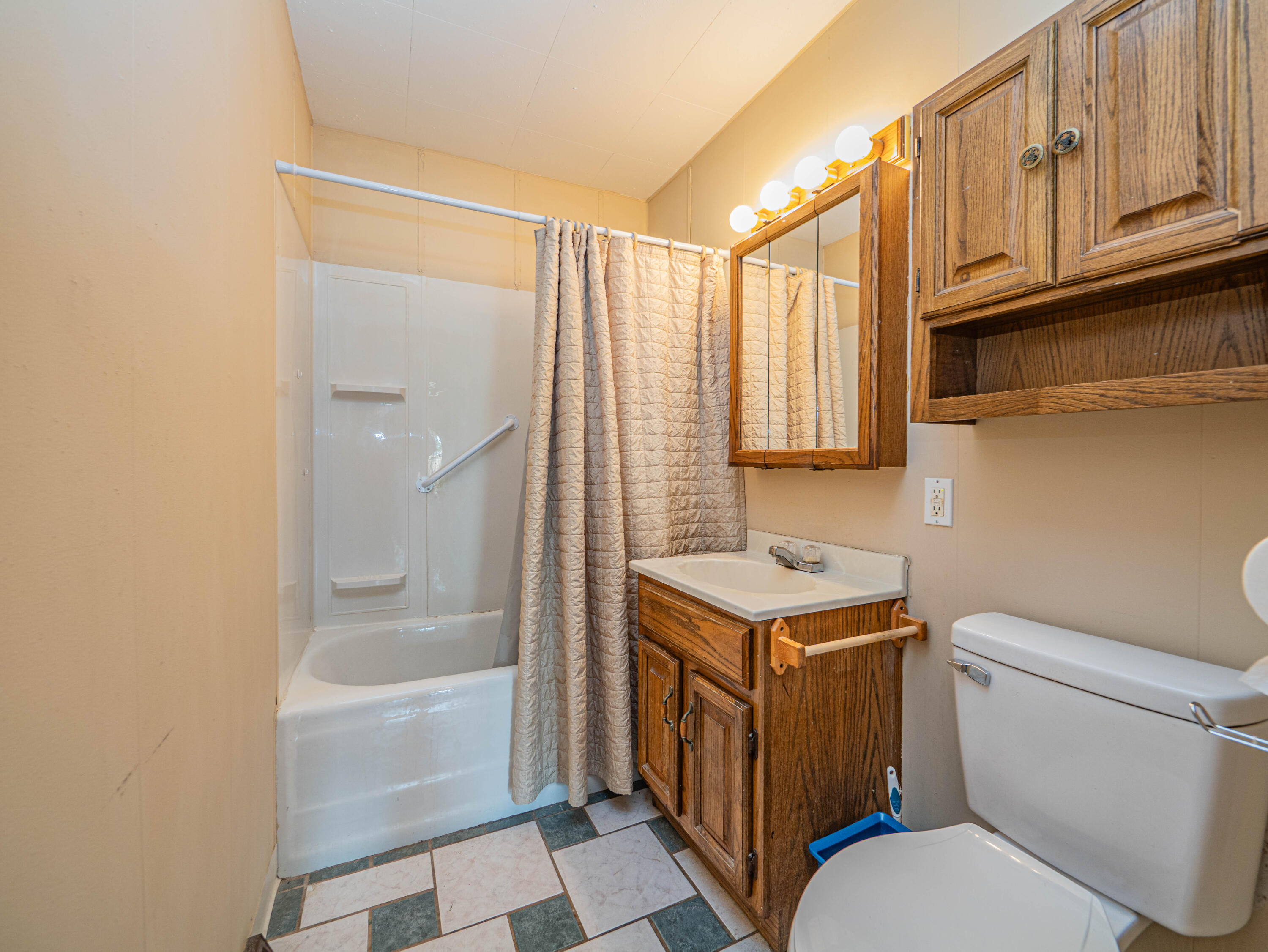 808 W Coates St Property Photo 17