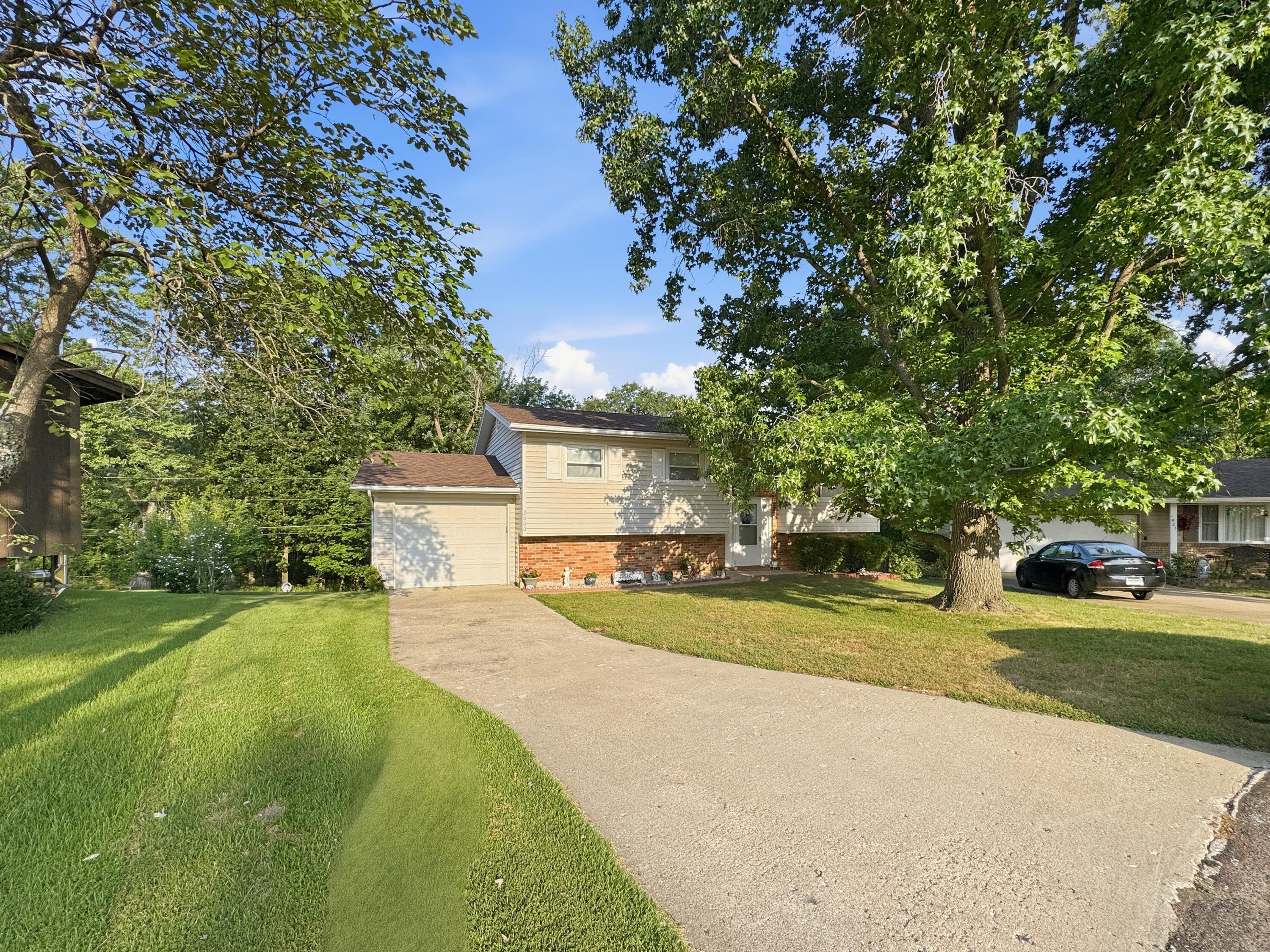 2000 W Westway Property Photo 1