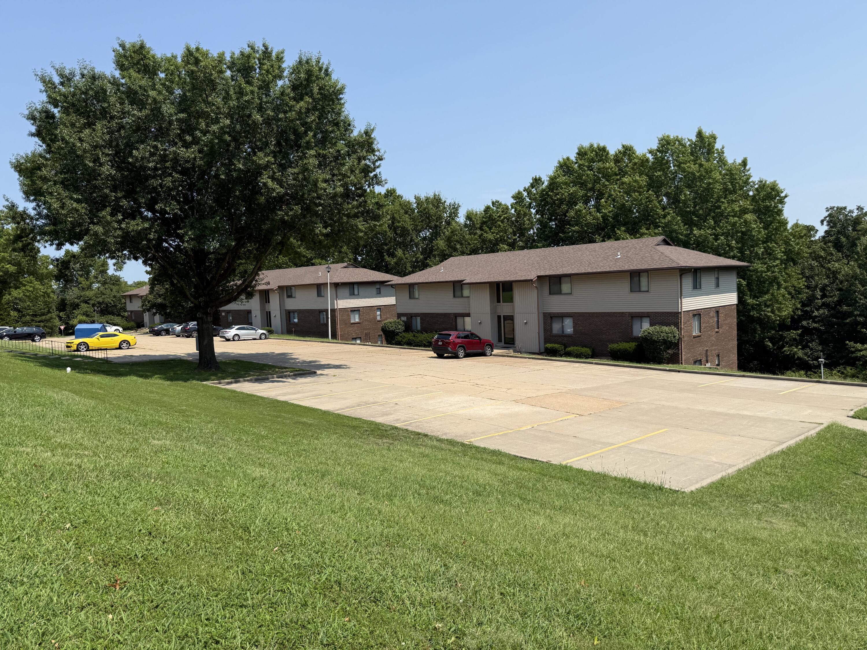 837 SOUTHWEST BLVD E Property Photo 1