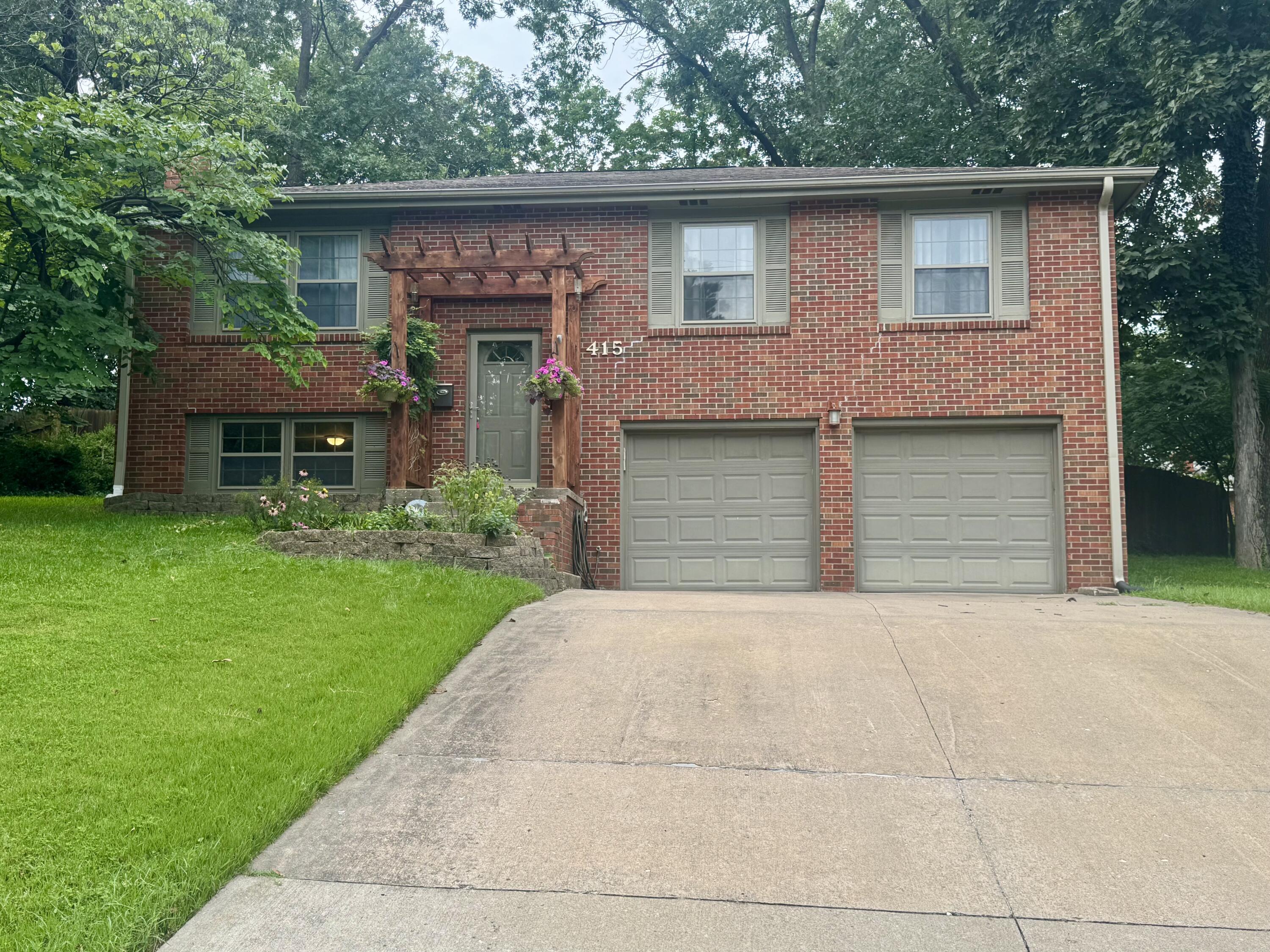 415 MAPLEWOOD DR