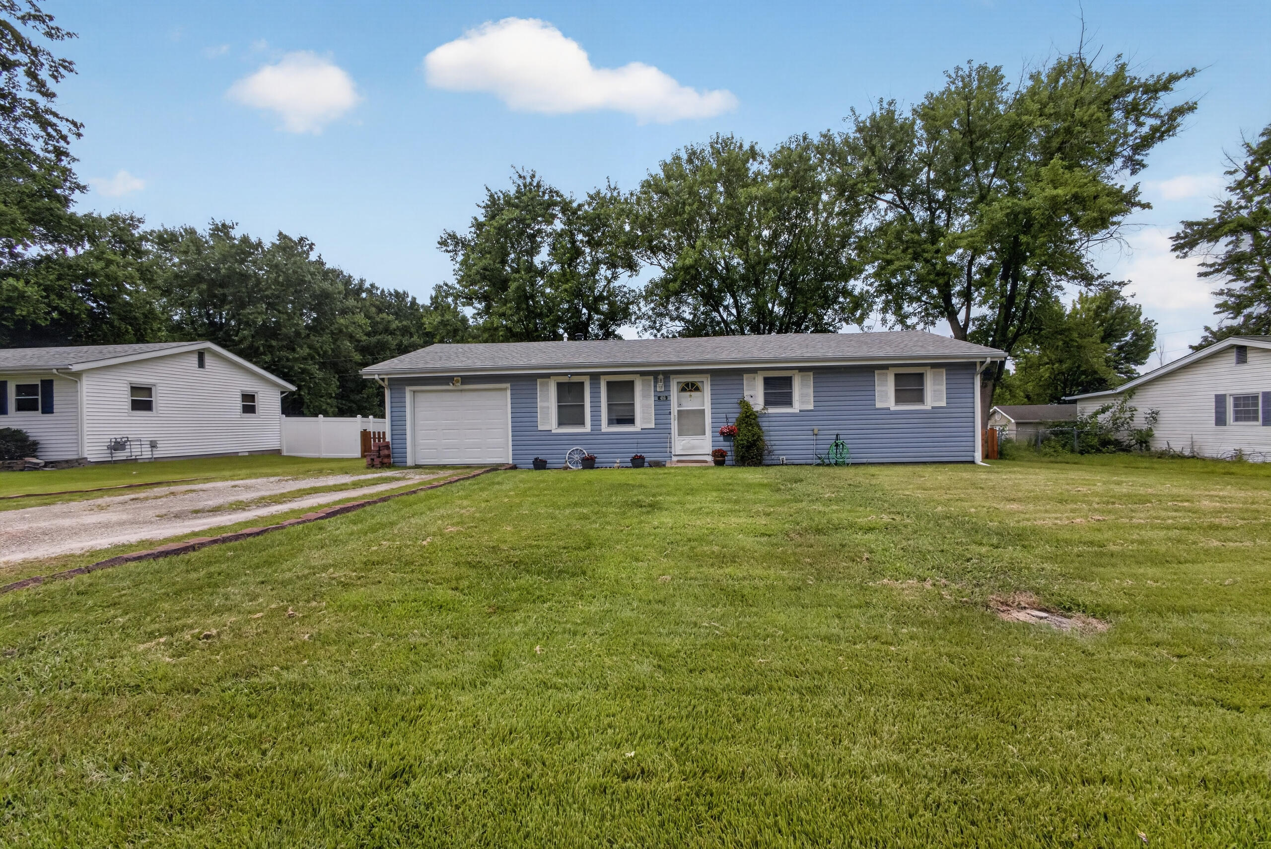 406 Meadow Ln Property Photo 1