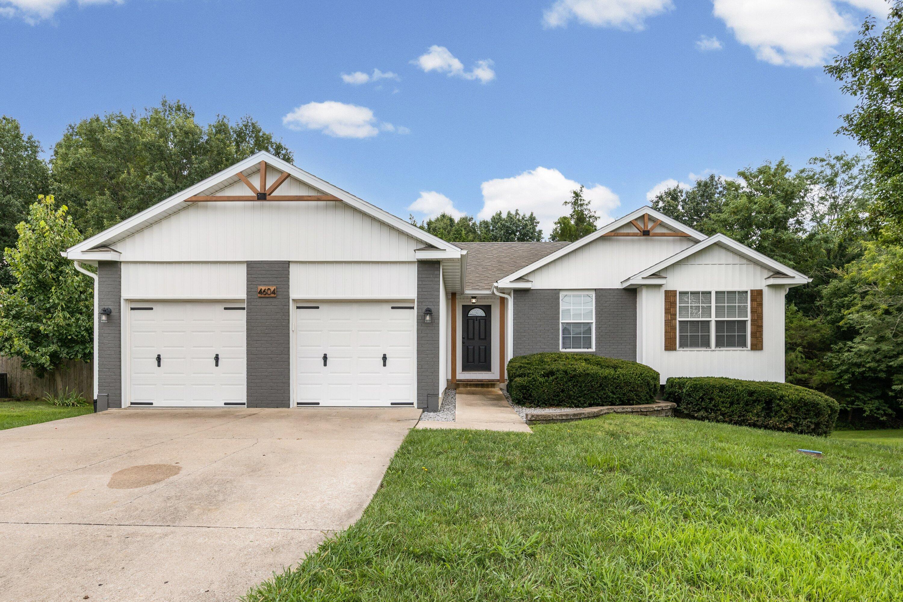4604 E SAINT CHARLES RD