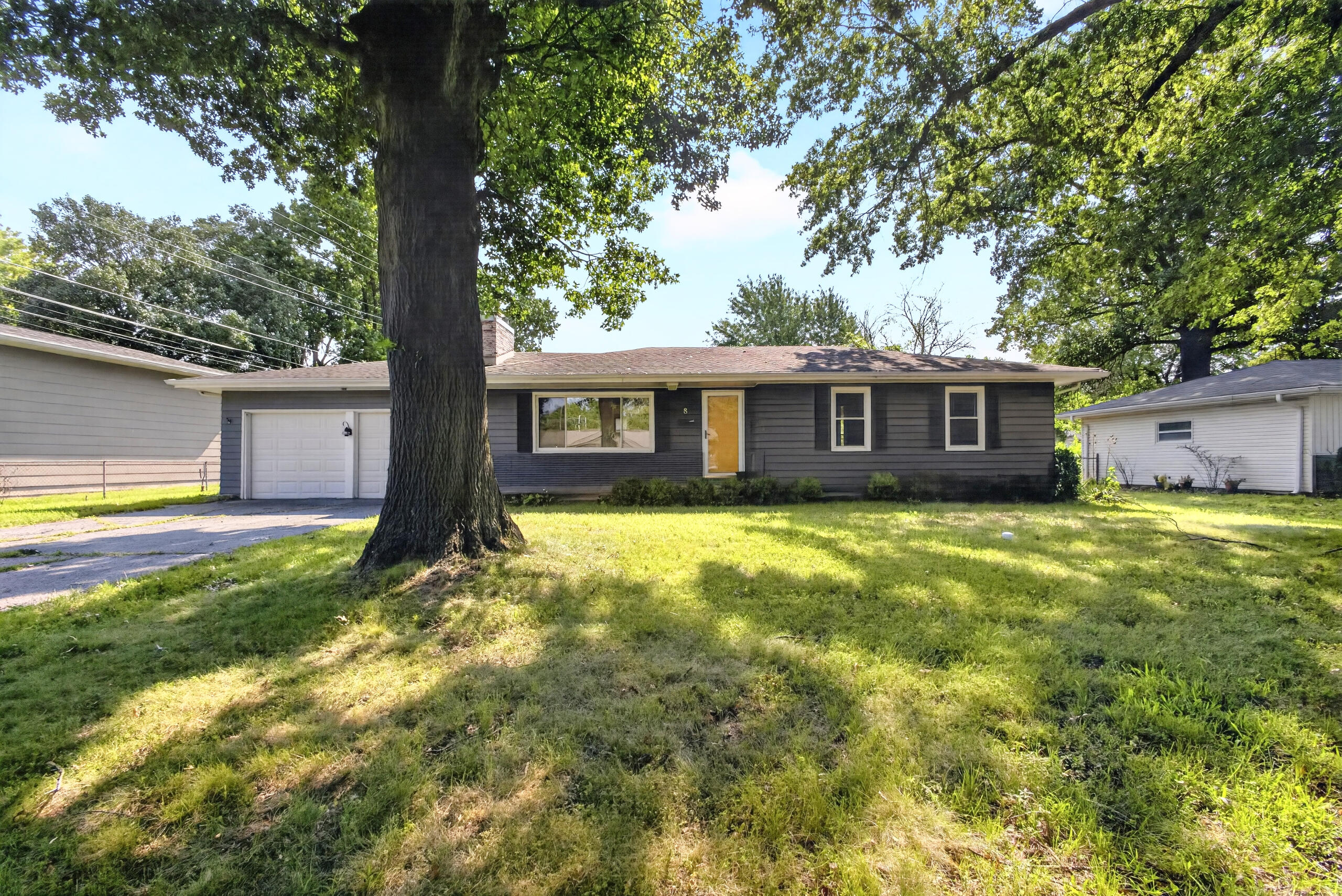 8 Dundee Dr Property Photo 1