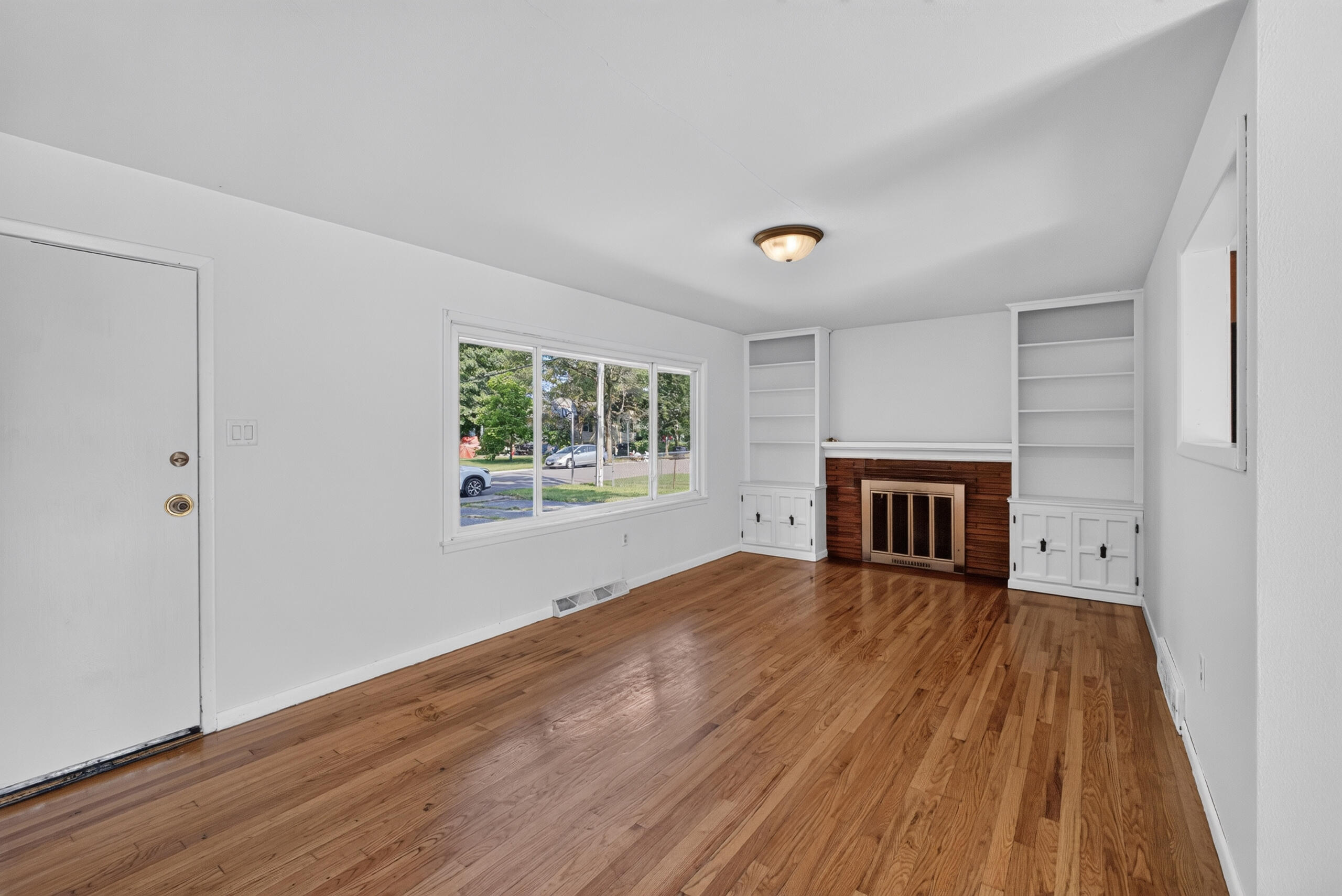 8 Dundee Dr Property Photo 3