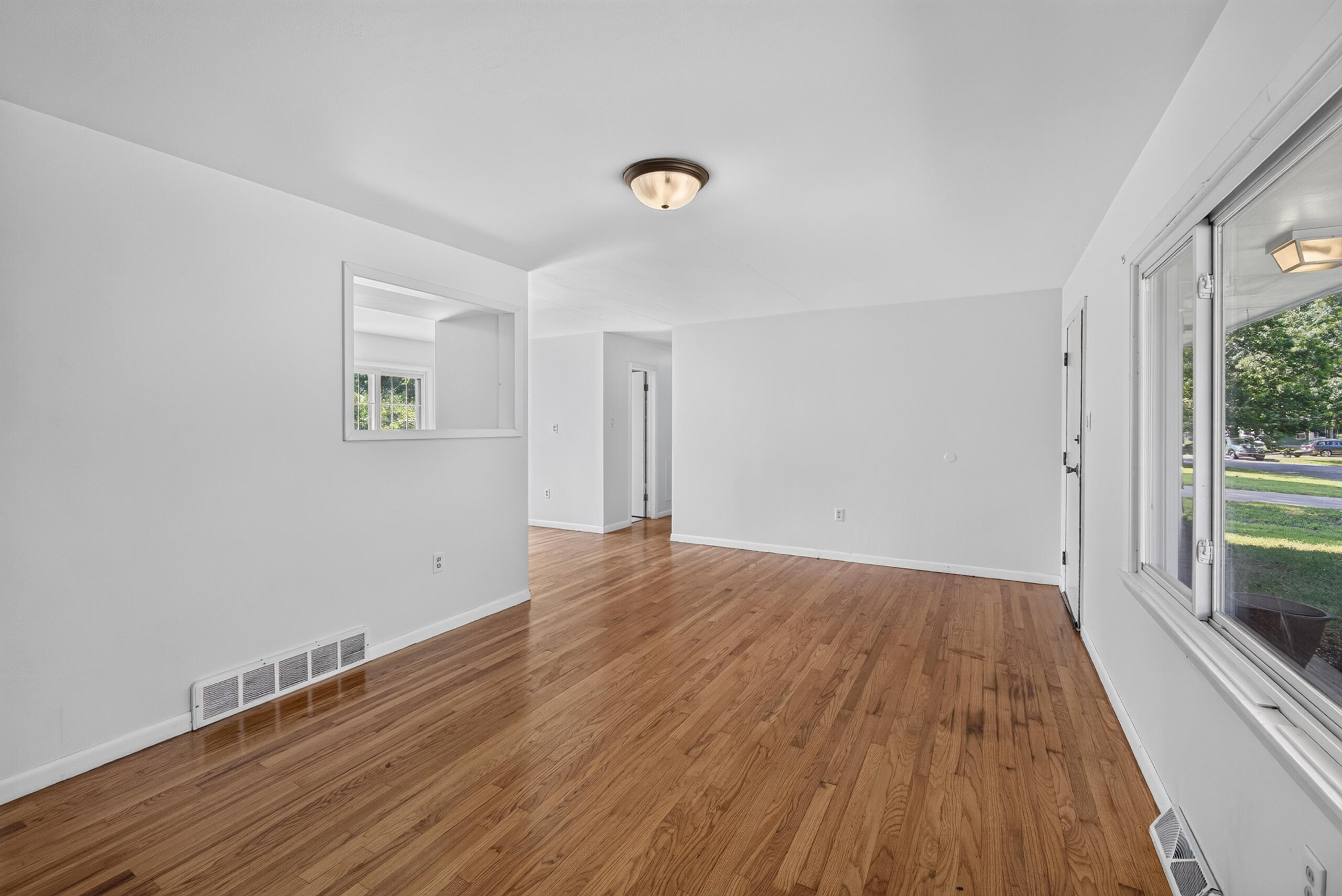 8 Dundee Dr Property Photo 5