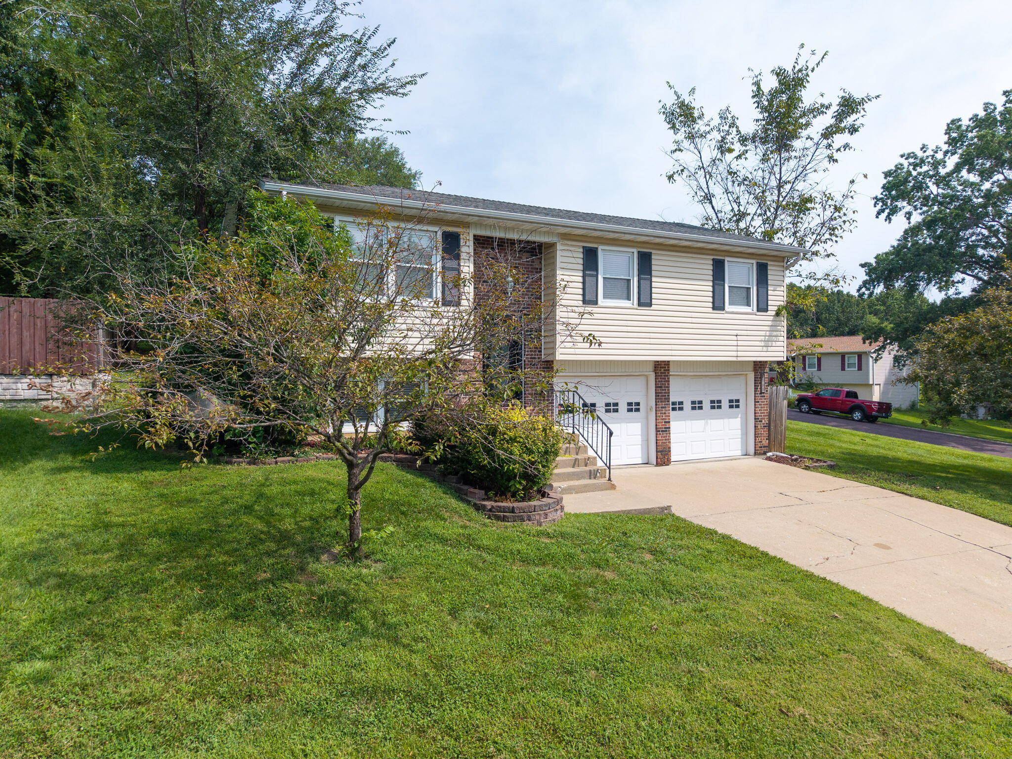 1751 Crockett Dr Property Photo 2