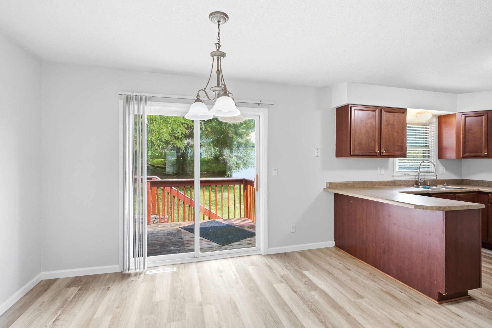 1751 Crockett Dr Property Photo 8