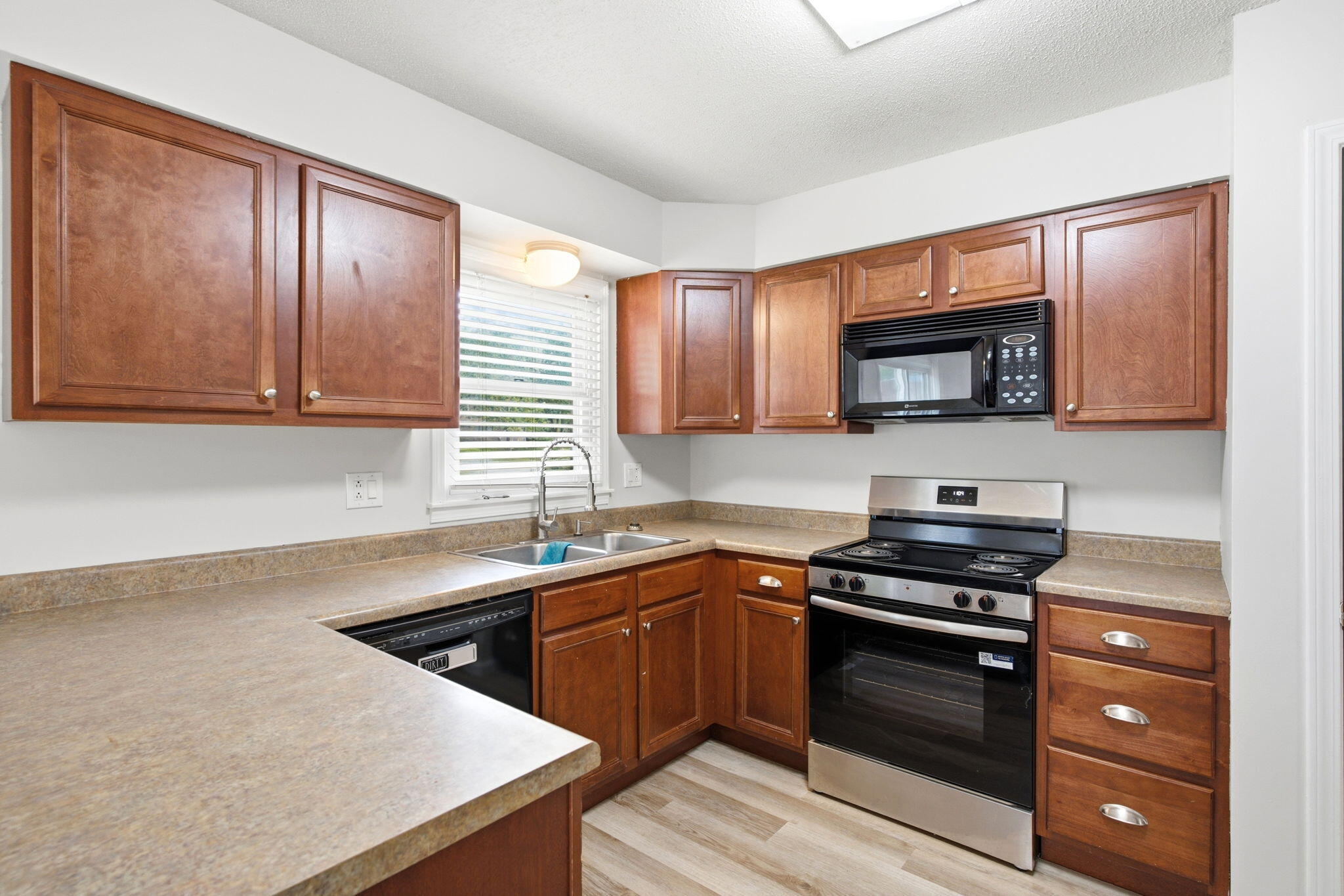 1751 Crockett Dr Property Photo 10