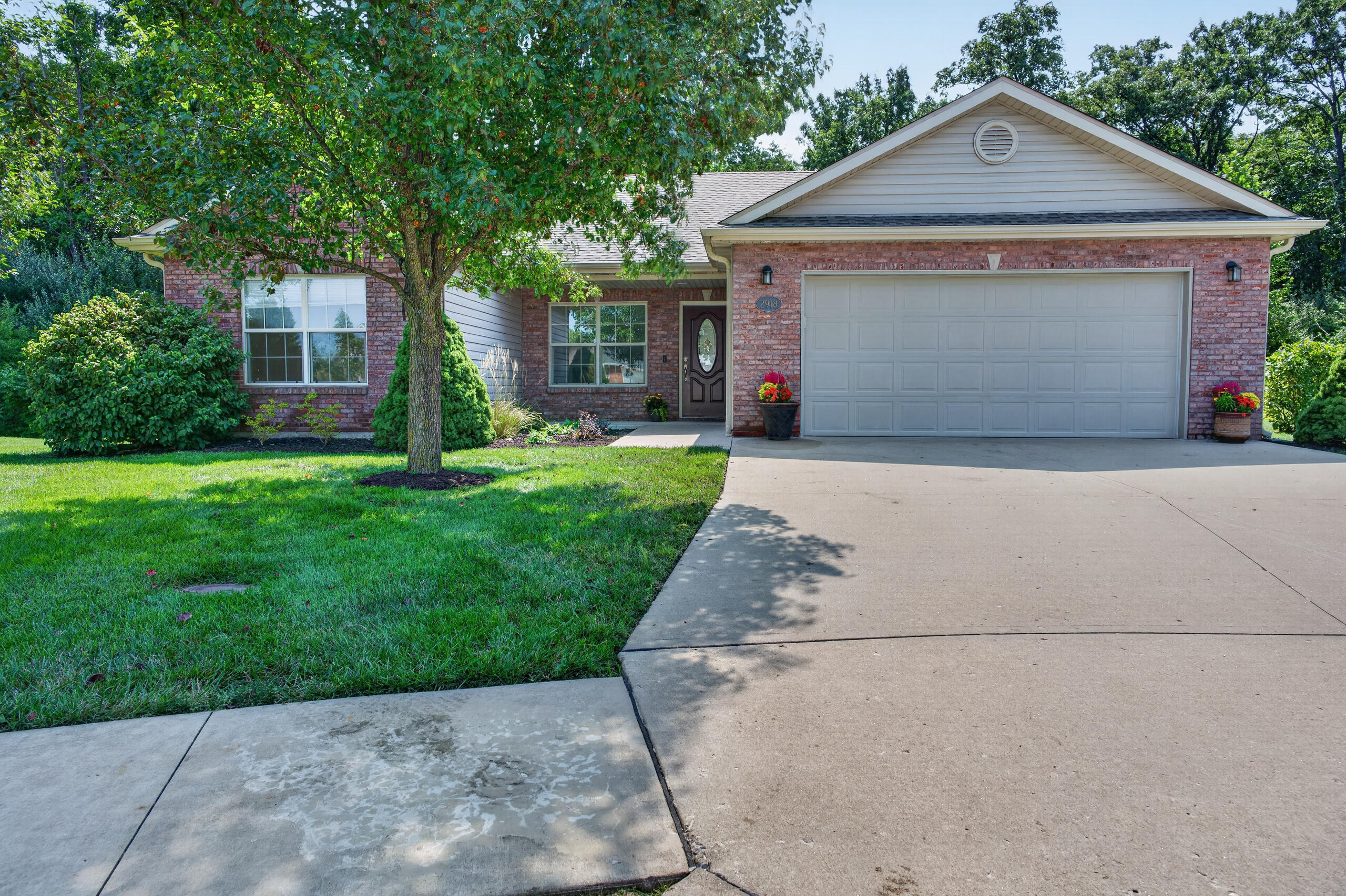 2918 Woods Crossing Dr Property Photo 1