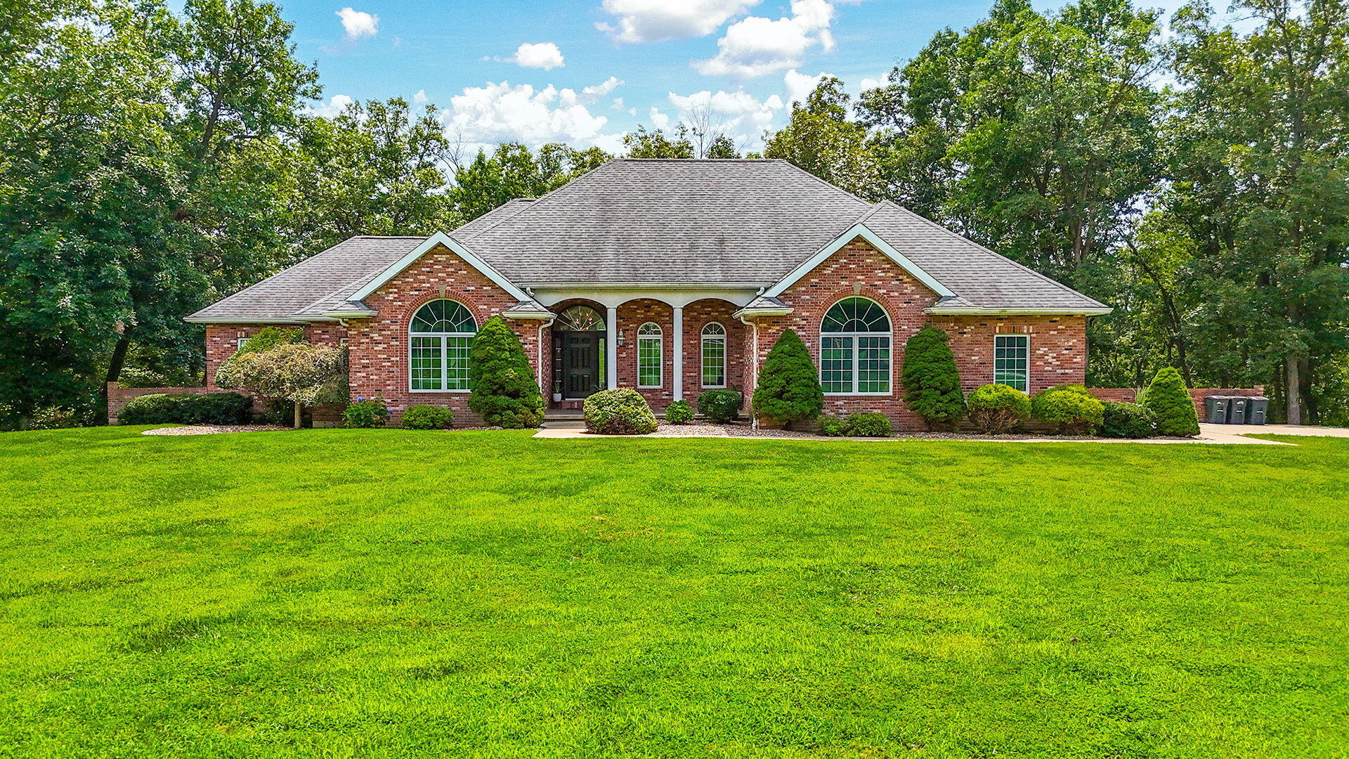 32 Woodland Trail Dr Property Photo 1