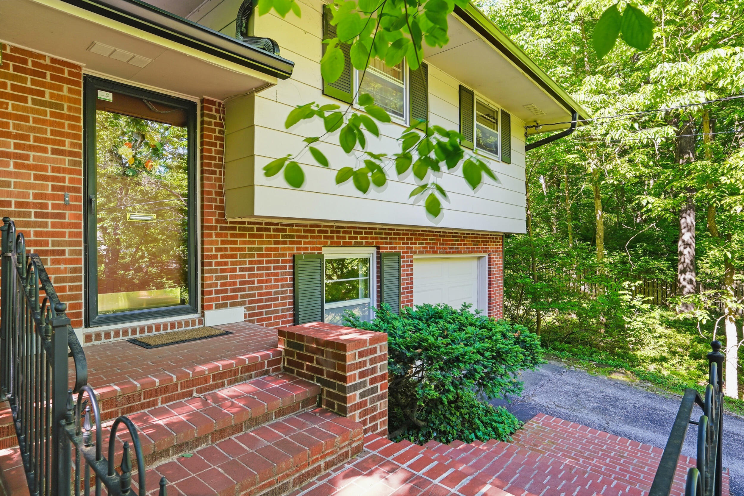812 Valley Ct Property Photo 4