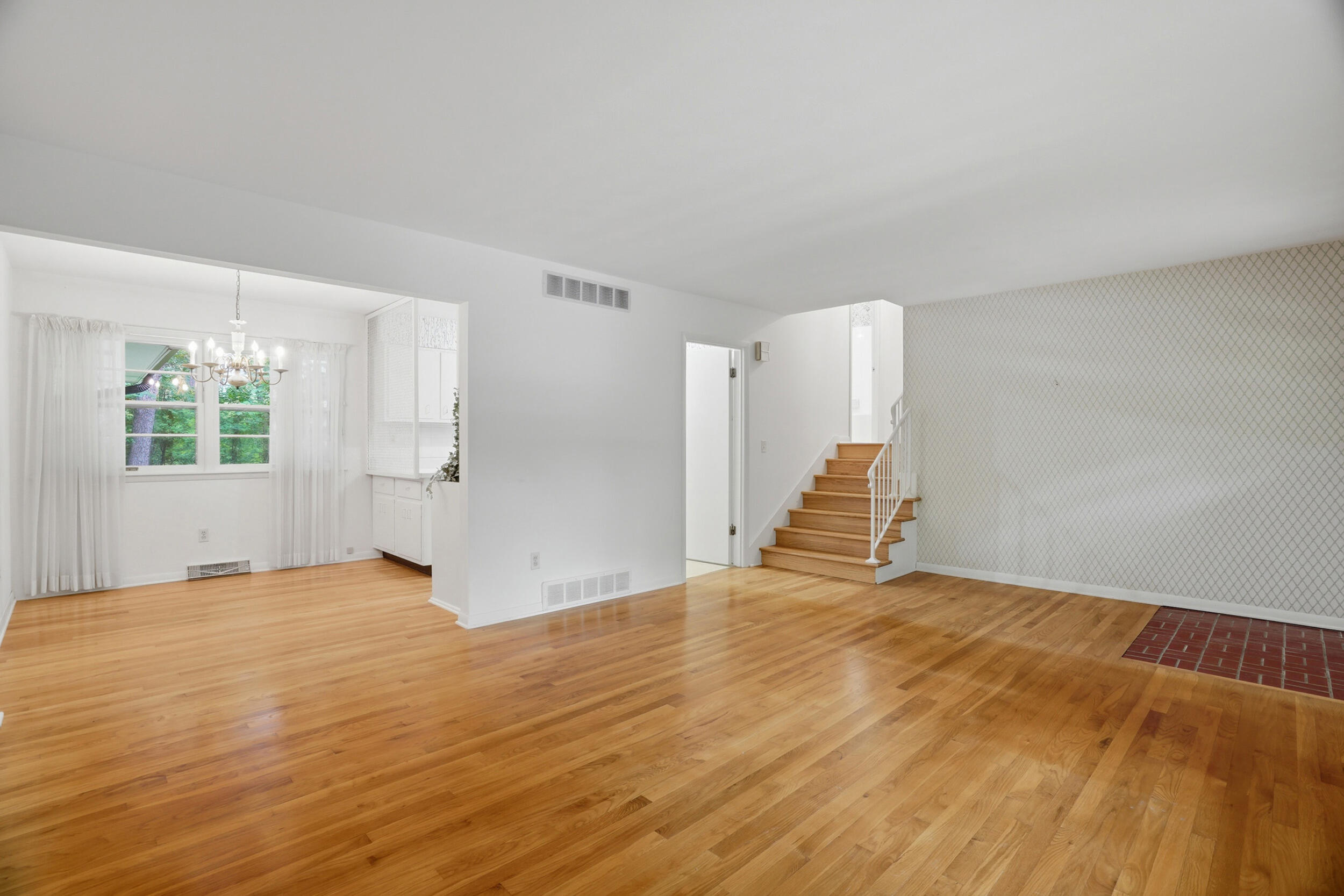 812 Valley Ct Property Photo 6