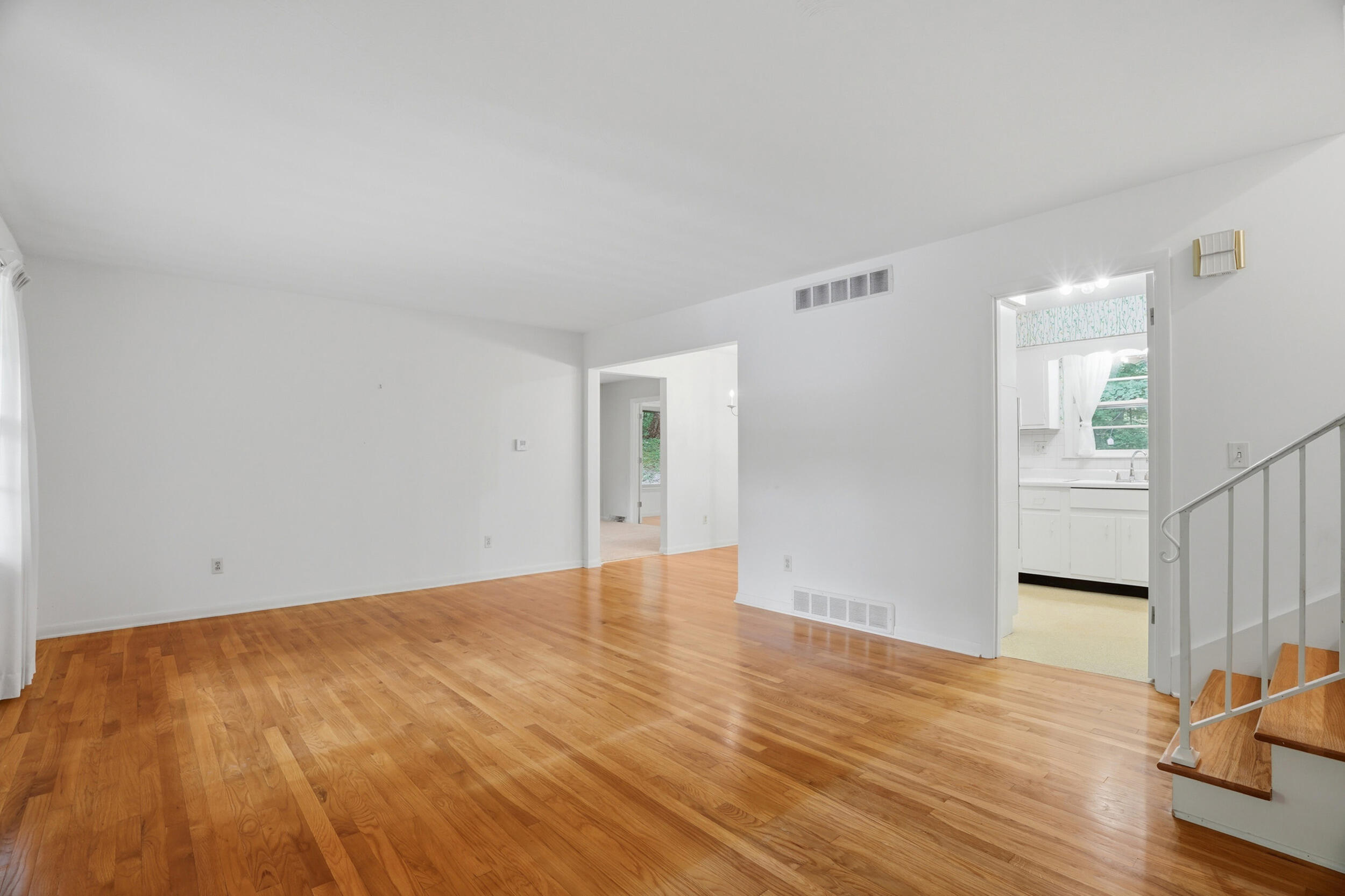 812 Valley Ct Property Photo 7