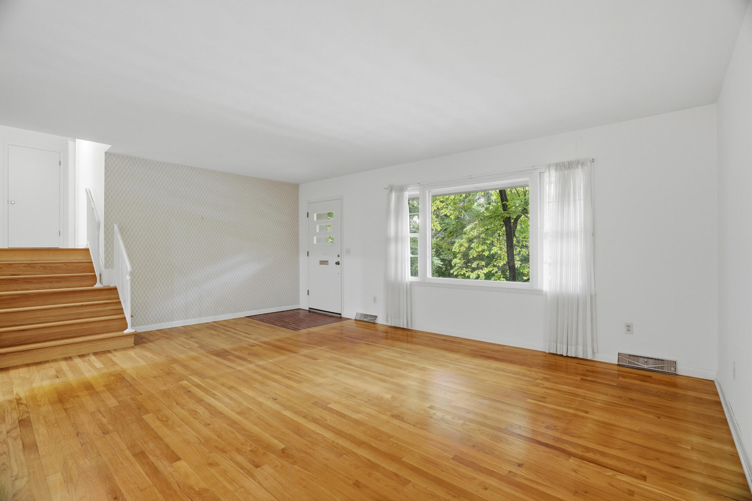 812 Valley Ct Property Photo 8