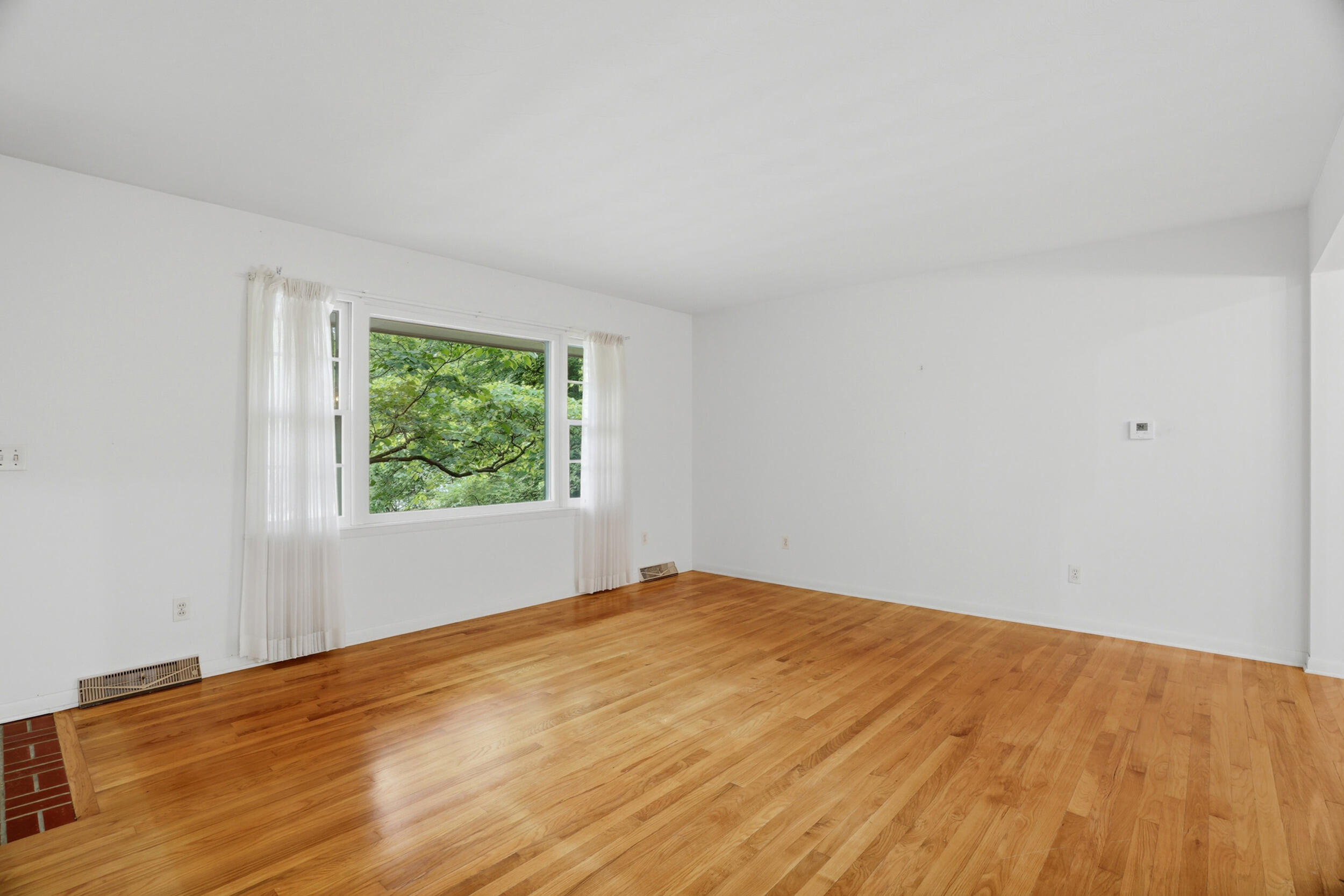 812 Valley Ct Property Photo 9