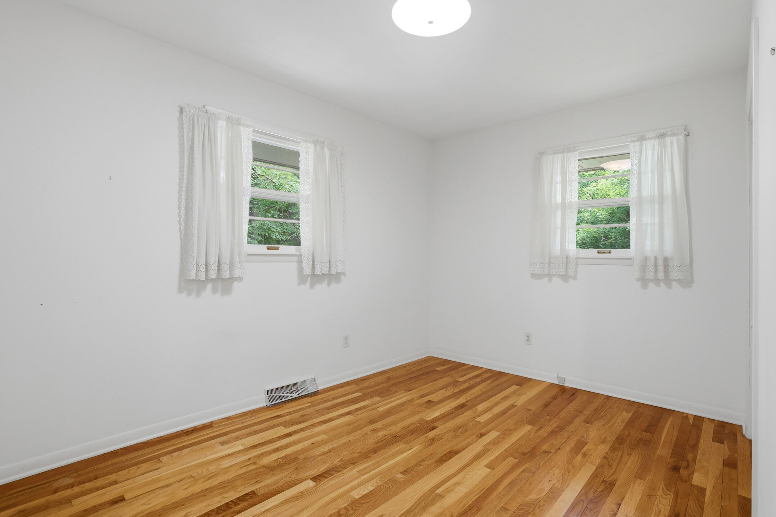 812 Valley Ct Property Photo 32