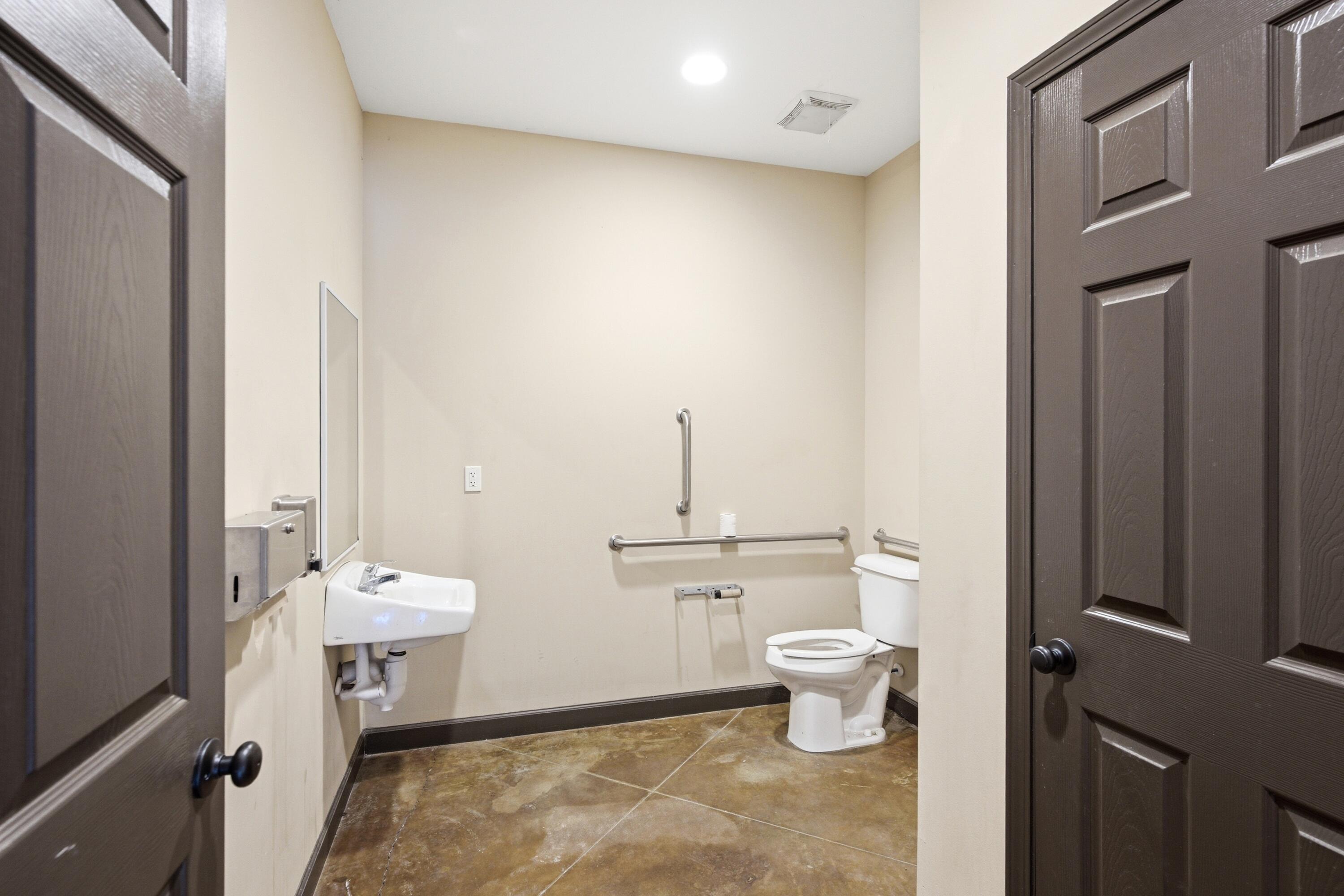 201 E Forest Ave Property Photo 16