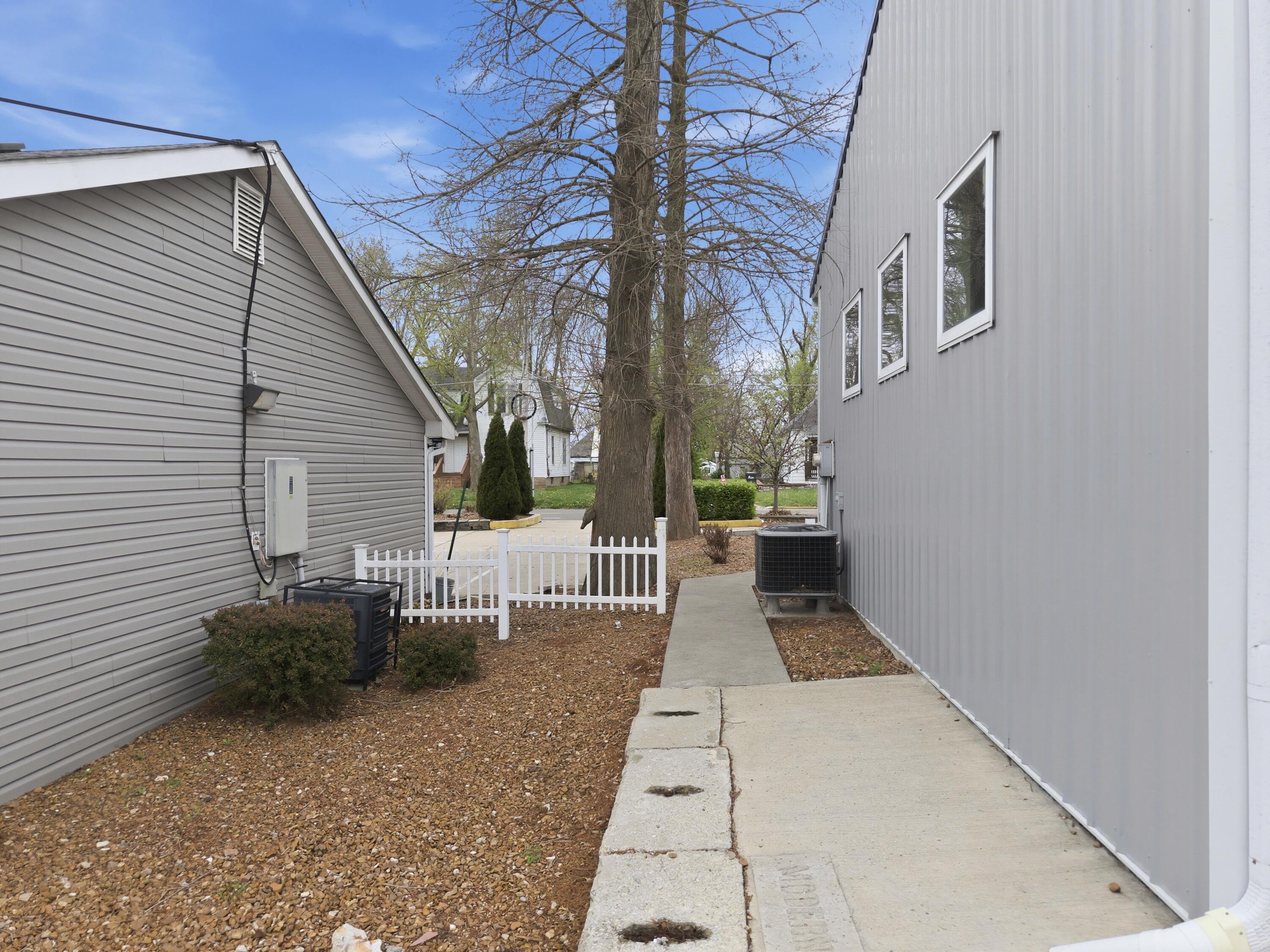 205 E Forest Ave Property Photo 40