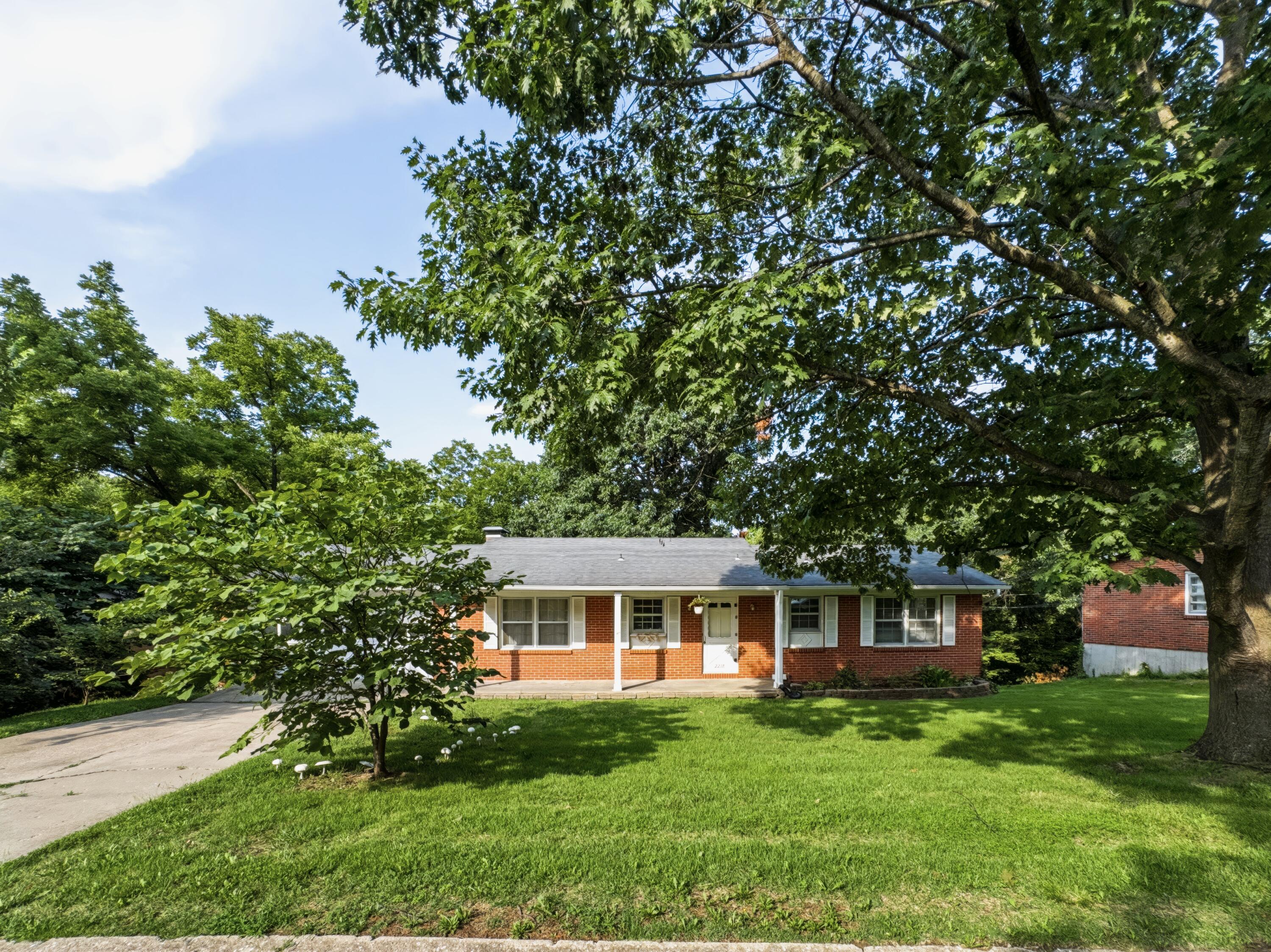 2218 Bluff Blvd Property Photo 1