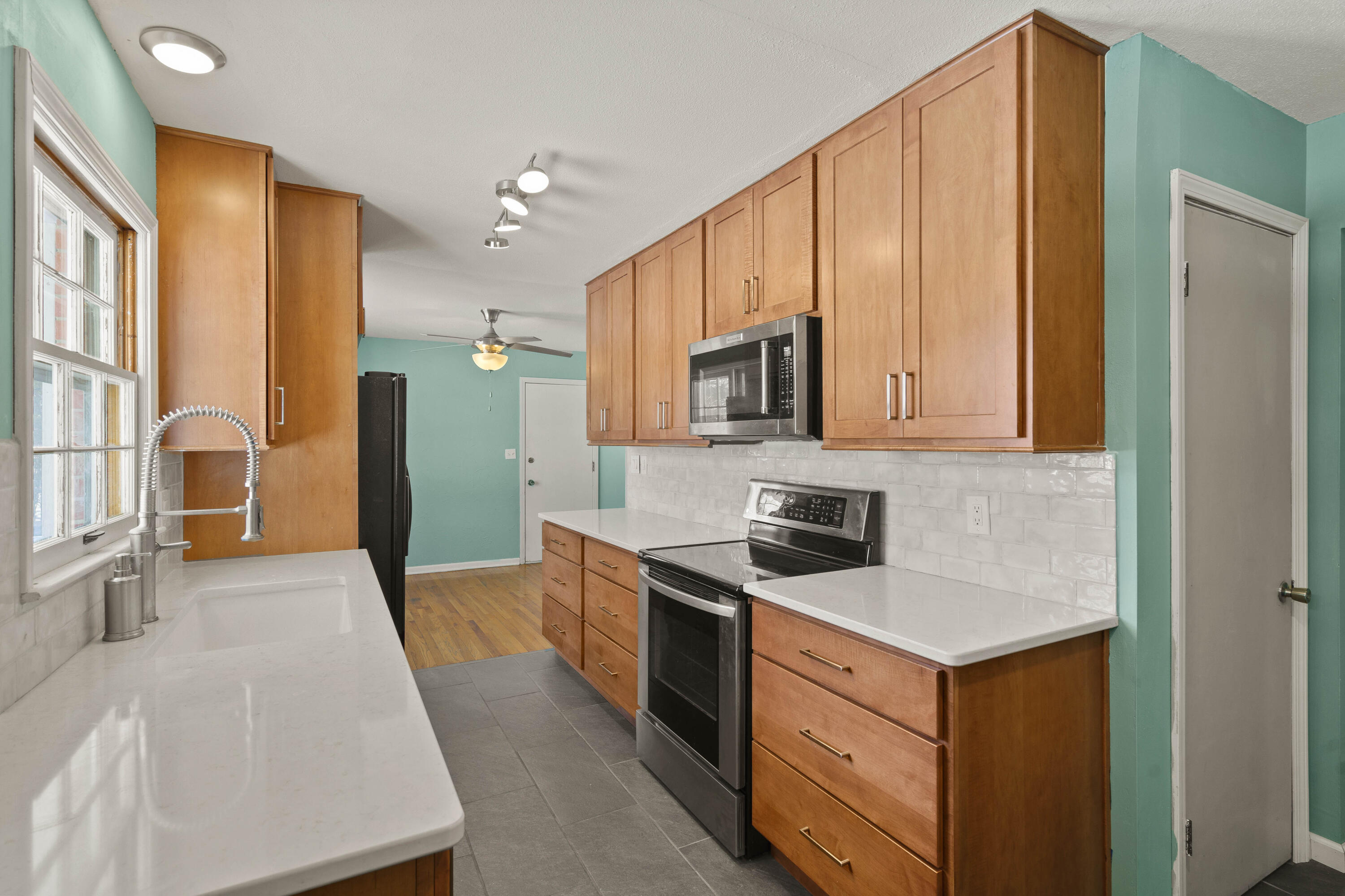 2218 Bluff Blvd Property Photo 4