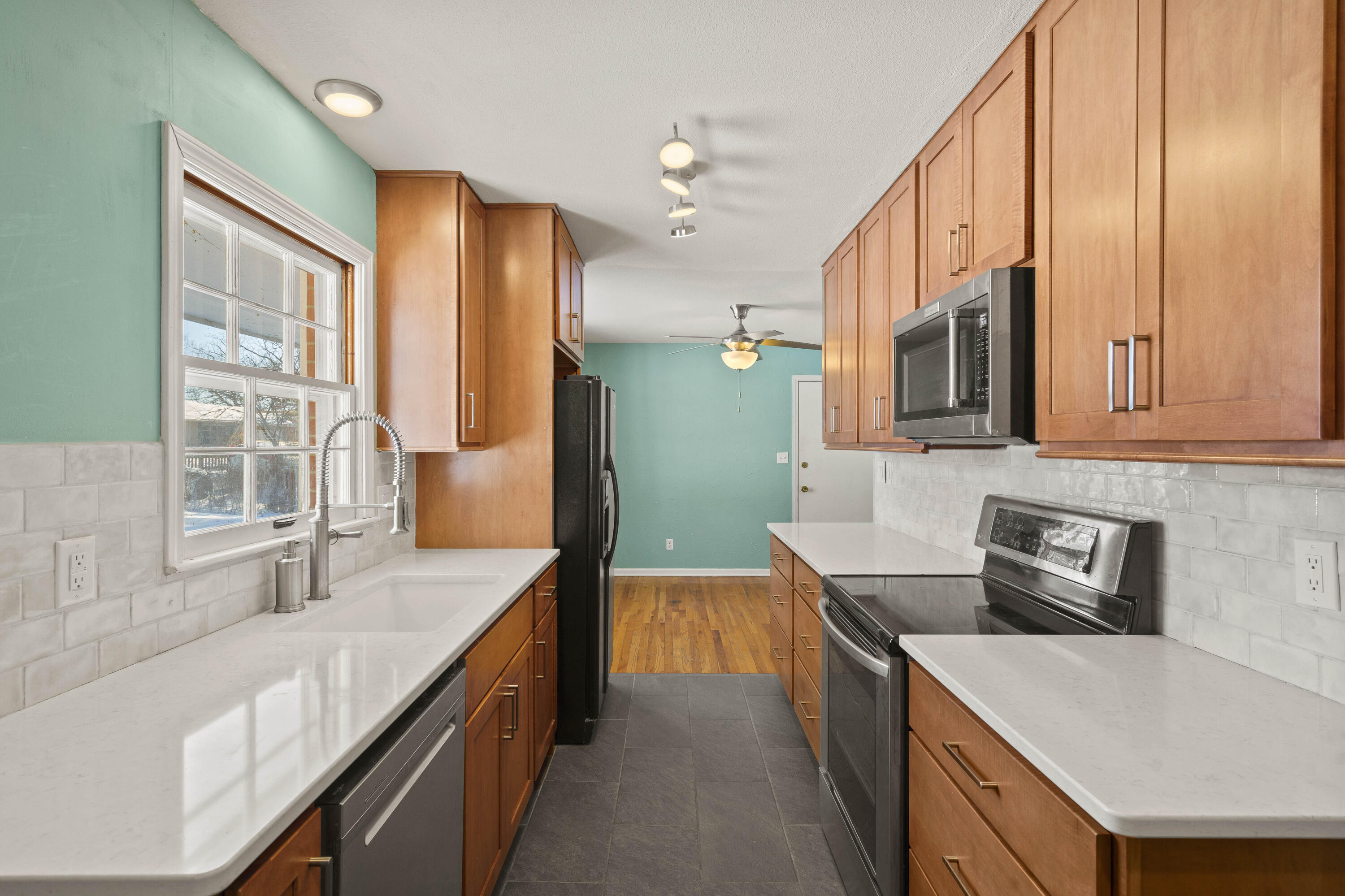 2218 Bluff Blvd Property Photo 5