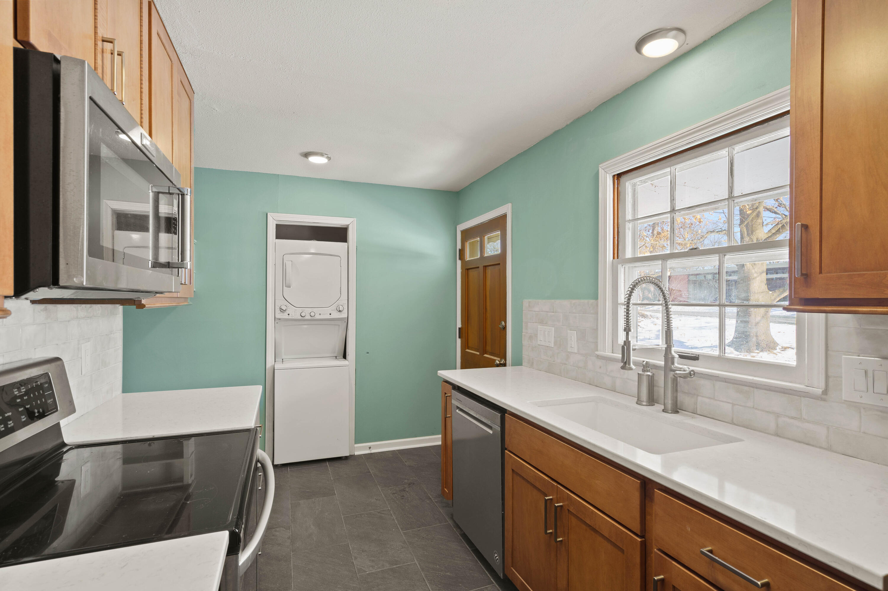 2218 Bluff Blvd Property Photo 6