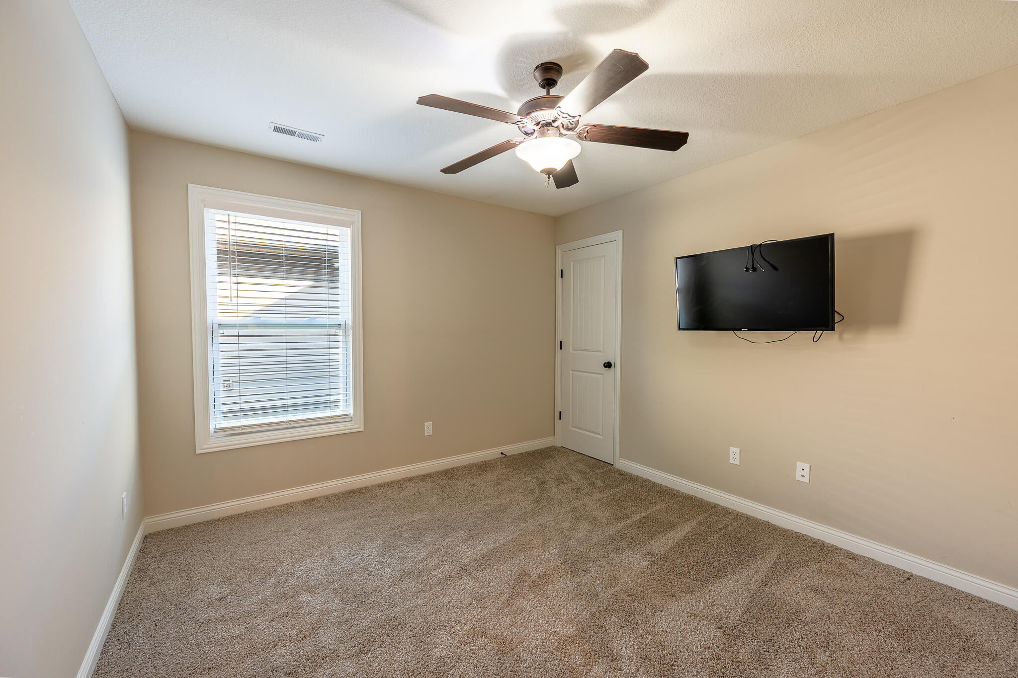 404 Grapevine Ct Property Photo 9