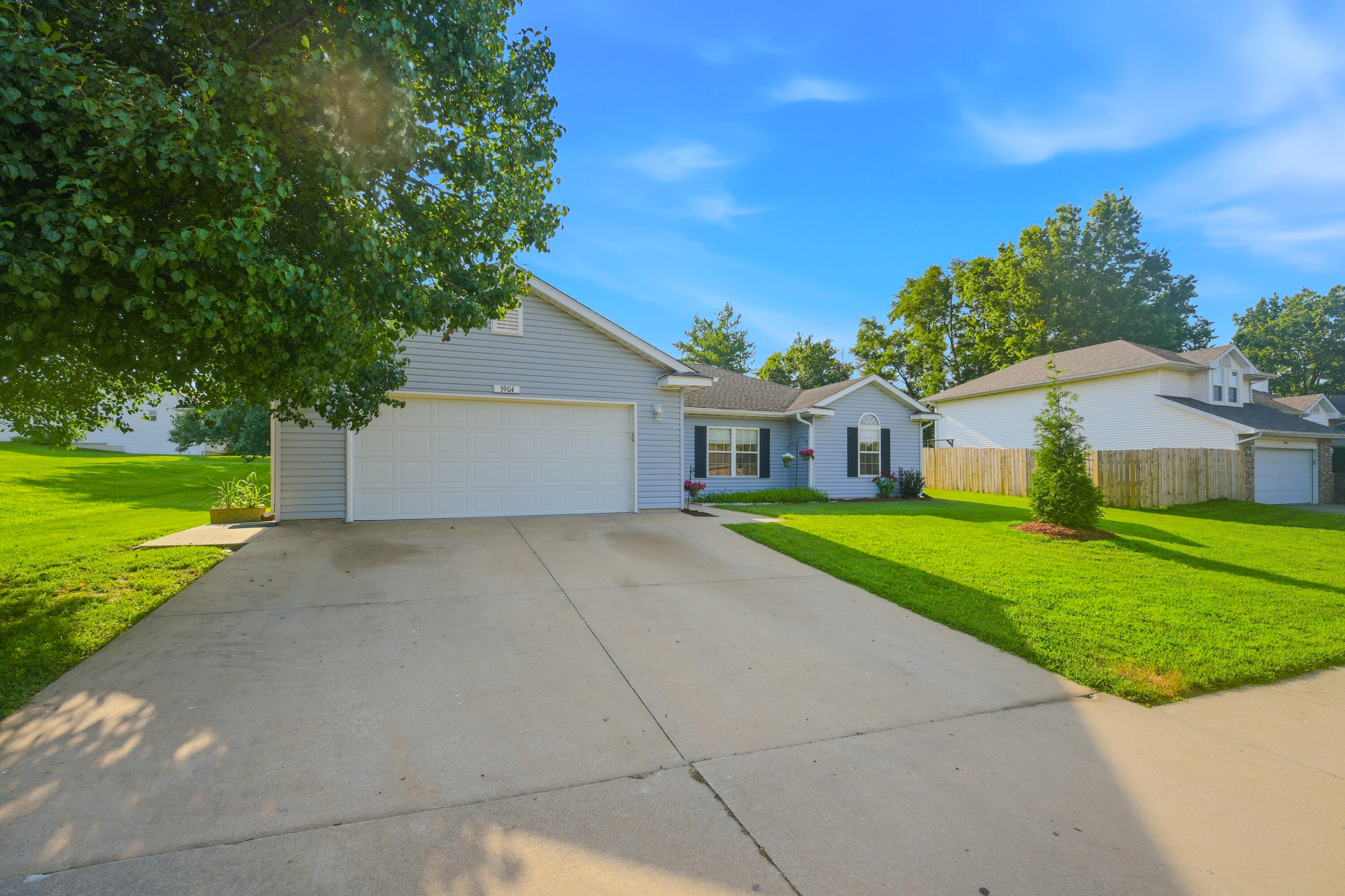 3904 Derby Ridge Dr Property Photo 2