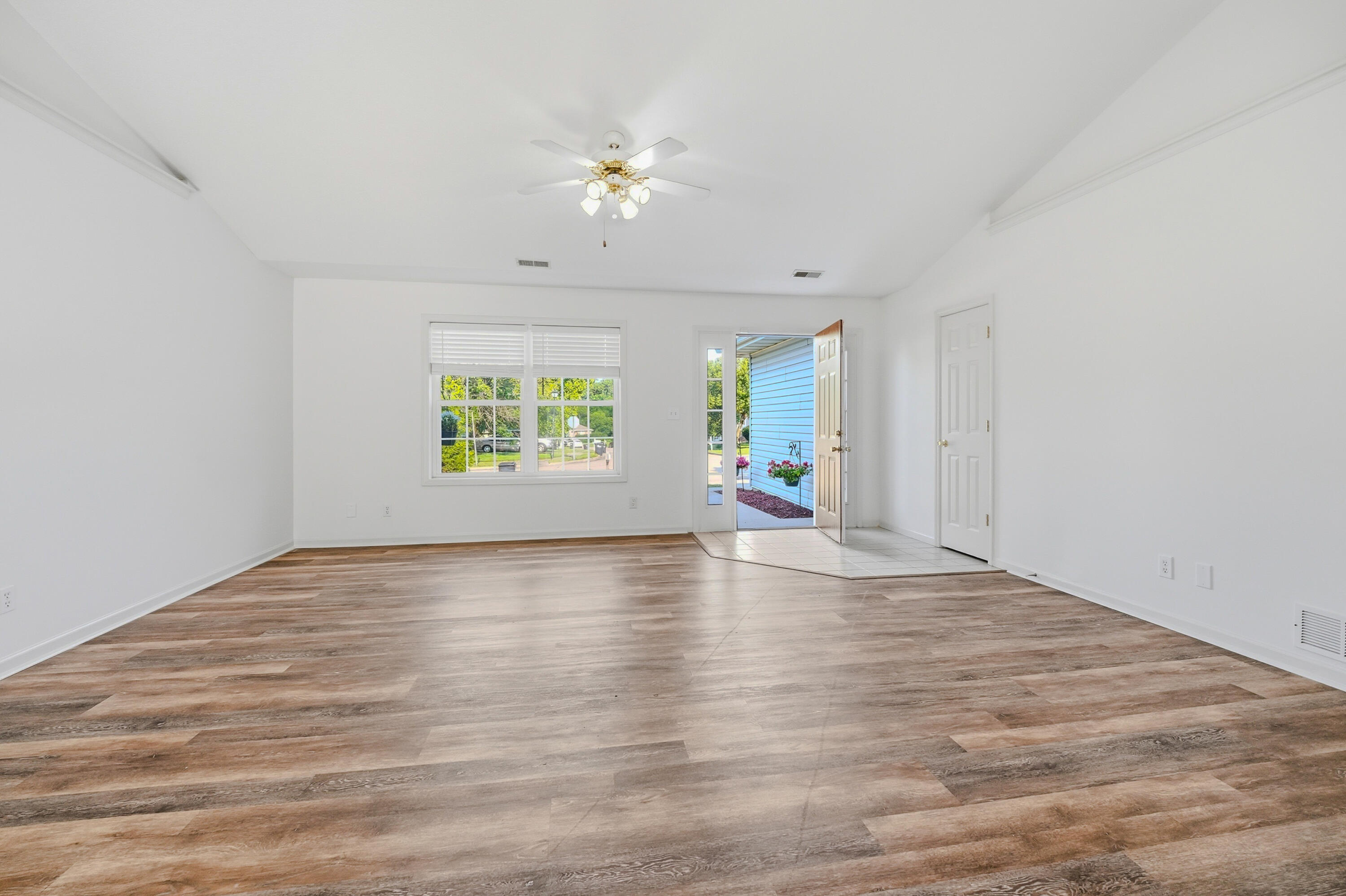 3904 Derby Ridge Dr Property Photo 3