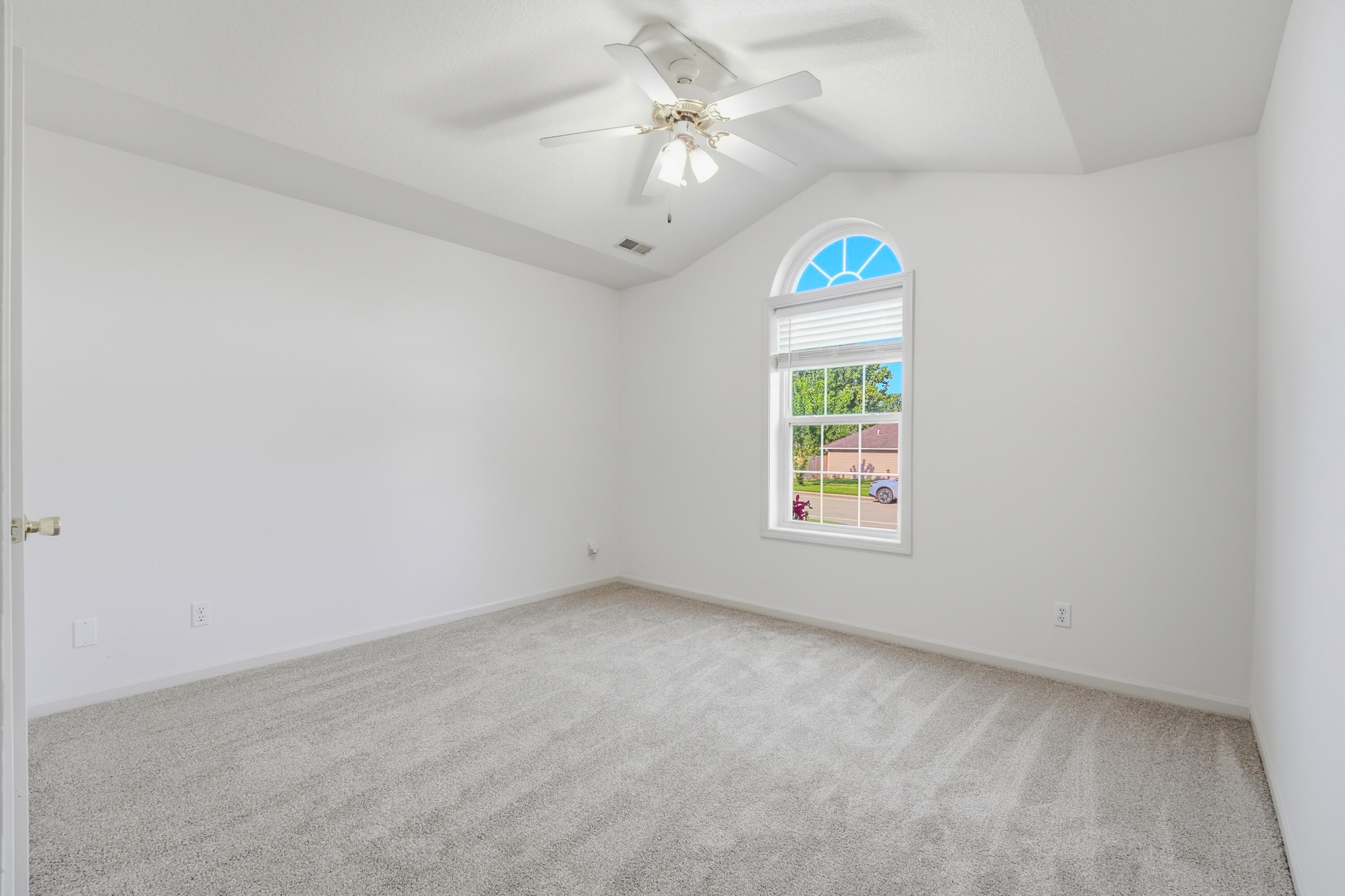 3904 Derby Ridge Dr Property Photo 13