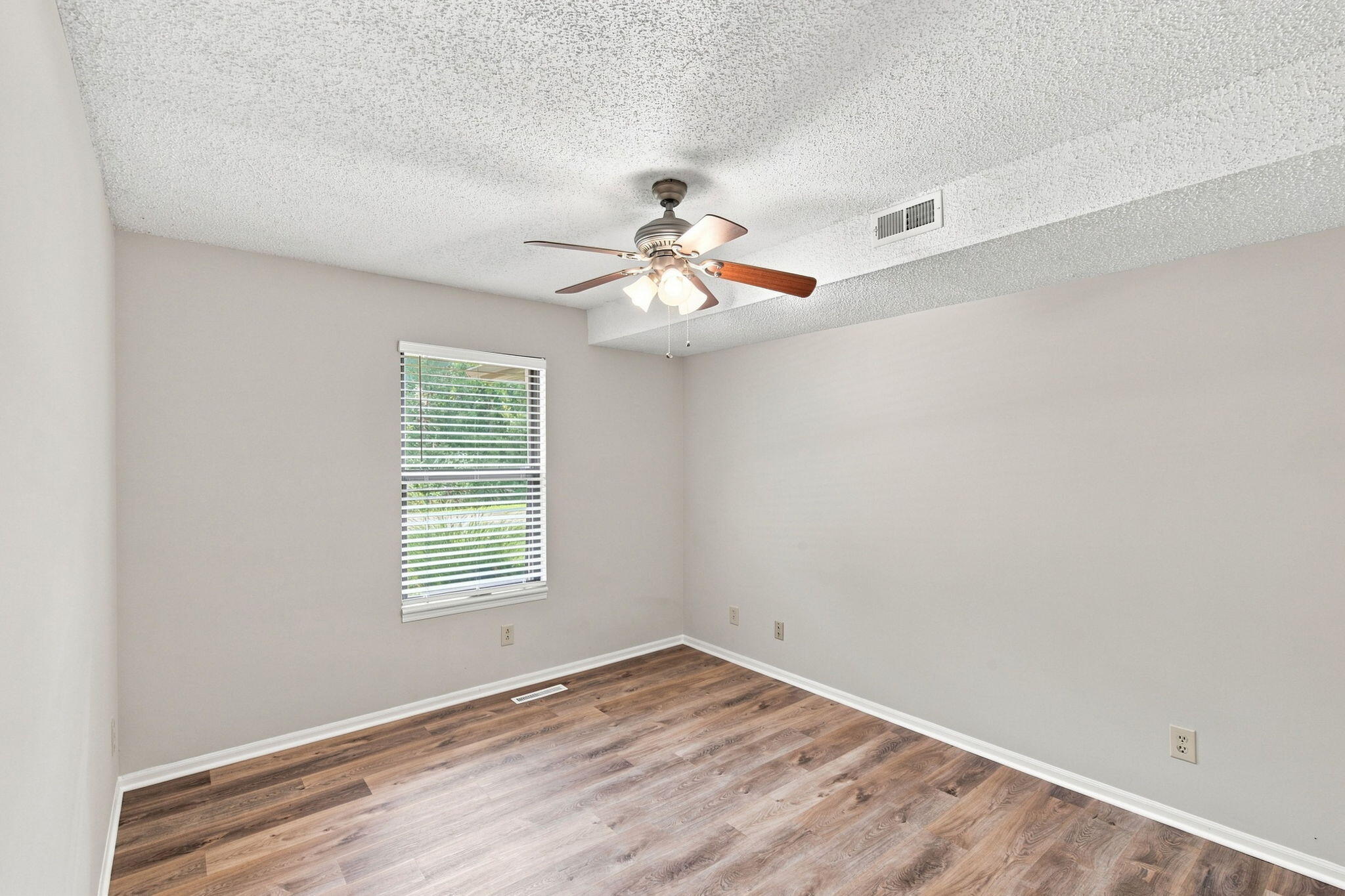 1724 N Chapman Ln Property Photo 5
