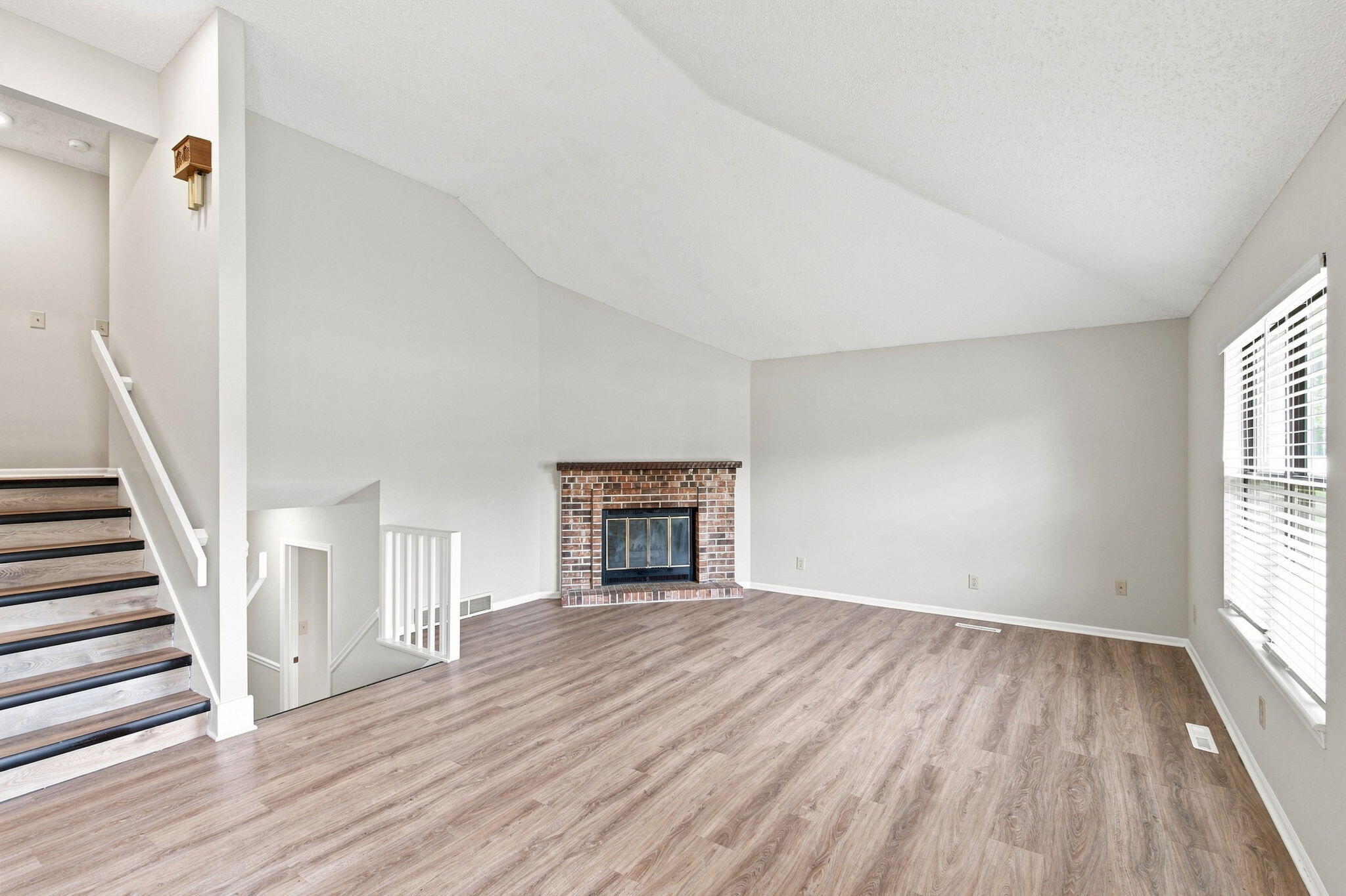 1724 N Chapman Ln Property Photo 11