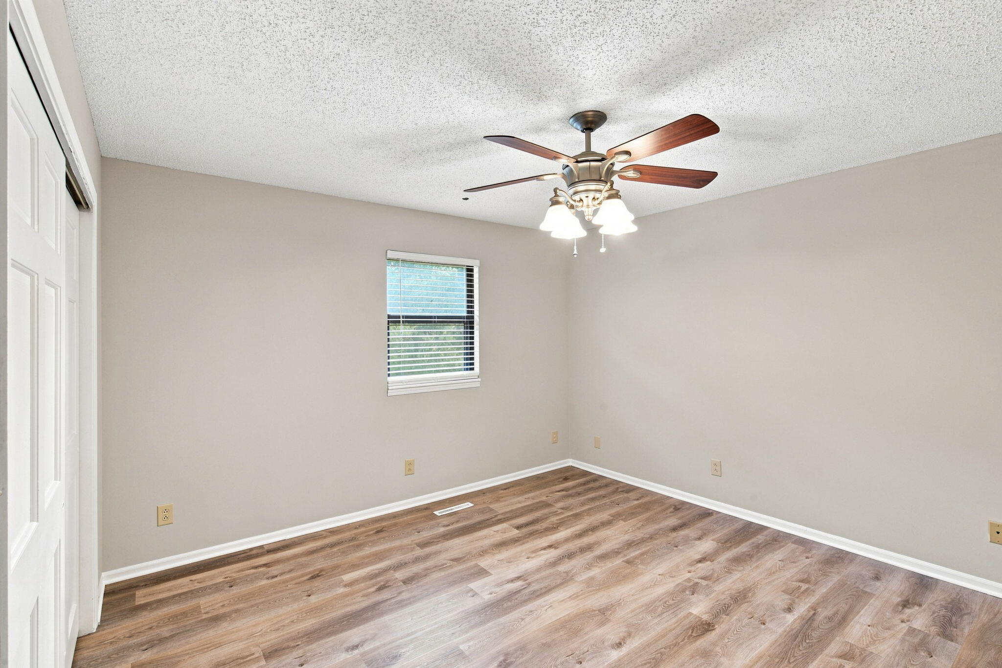 1724 N Chapman Ln Property Photo 23