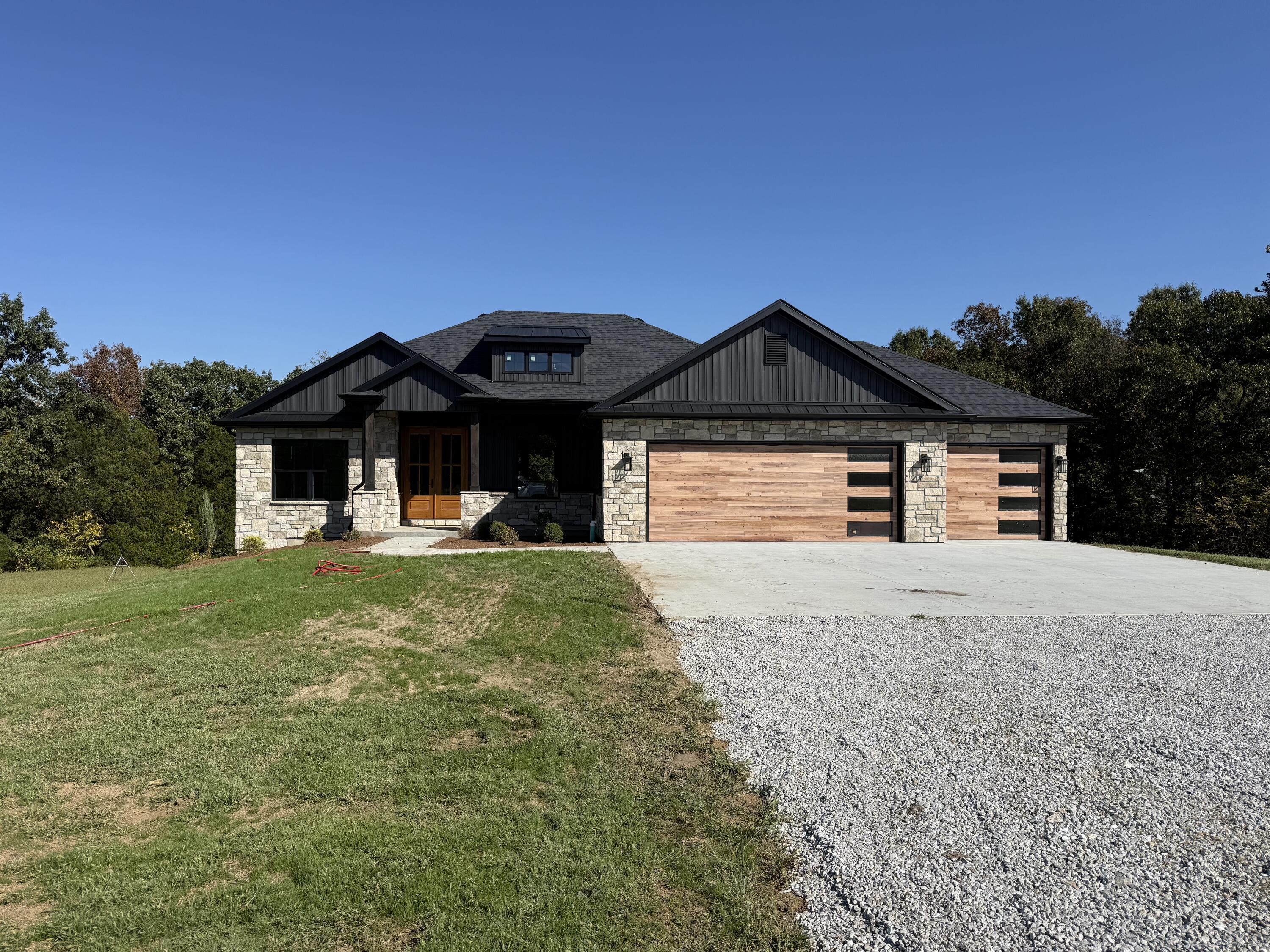 8944 N Highway Vv Property Photo 1